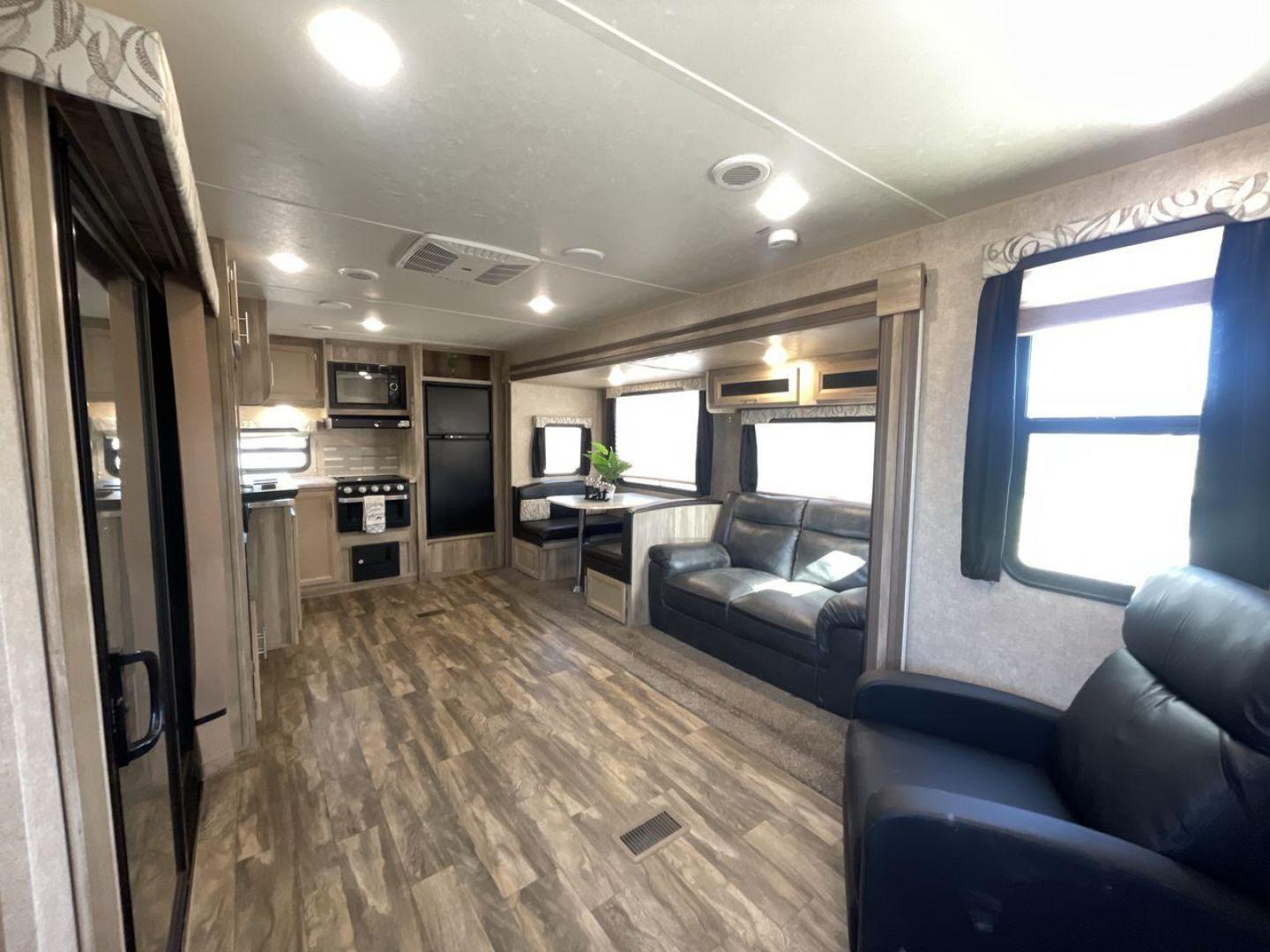 2020 COACHMEN CATALINA 303RKPLE (5ZT2CAVB4LX) , Length: 35.25 ft. | Dry Weight: 7,746 lbs. | Gross Weight: 9,800 lbs. | Slides: 1 transmission, located at 4319 N Main St, Cleburne, TX, 76033, (817) 678-5133, 32.385960, -97.391212 - The 2020 Coachmen Catalina Legacy Edition is a spacious RV with a length of 35.25 feet. Its exteriors feature sleek, silver aluminum siding with blue and black accent decals. The RV has one large slideout that extends the living area. The front of the RV has a rounded nose with a dark rock guard pan - Photo#12