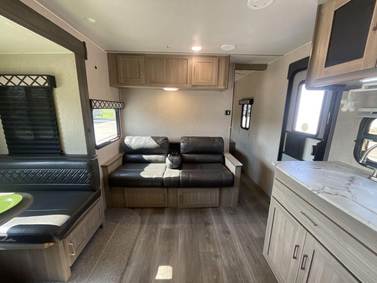 2020 COACHMEN FREEDOM EXPRESS 248R (5ZT2FEPB8LW) , Length: 28.92 ft. | Dry Weight: 5,574 lbs. | Gross Weight: 7,500 lbs. | Slides: 1 transmission, located at 4319 N Main St, Cleburne, TX, 76033, (817) 678-5133, 32.385960, -97.391212 - Photo#11