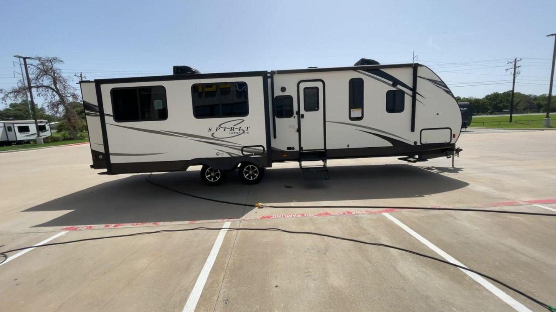 2020 COACHMEN SPIRIT 3373RL (5ZT2SBZB4LS) , located at 4319 N Main St, Cleburne, TX, 76033, (817) 678-5133, 32.385960, -97.391212 - Photo#2