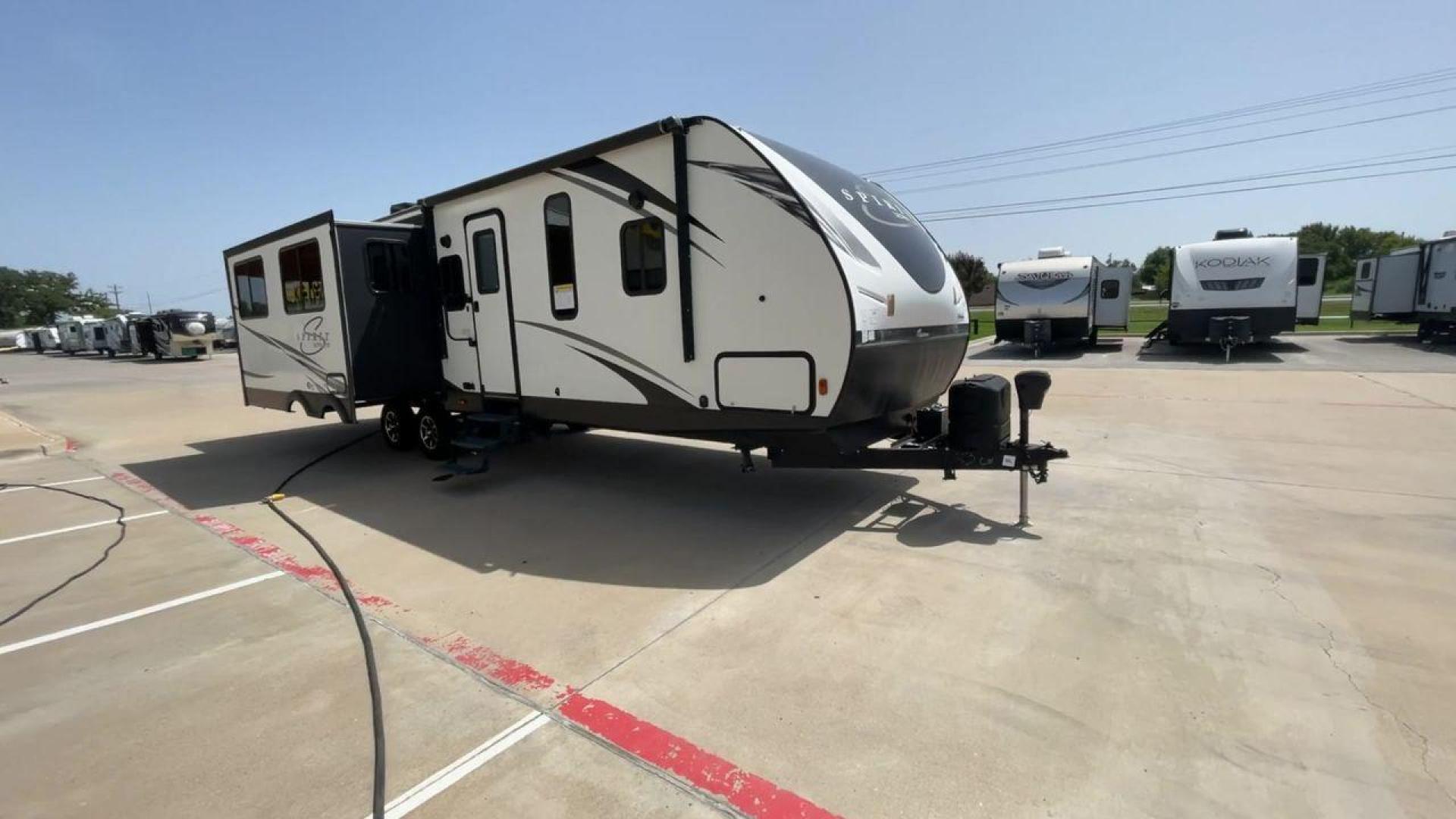 2020 COACHMEN SPIRIT 3373RL (5ZT2SBZB4LS) , located at 4319 N Main St, Cleburne, TX, 76033, (817) 678-5133, 32.385960, -97.391212 - Photo#3