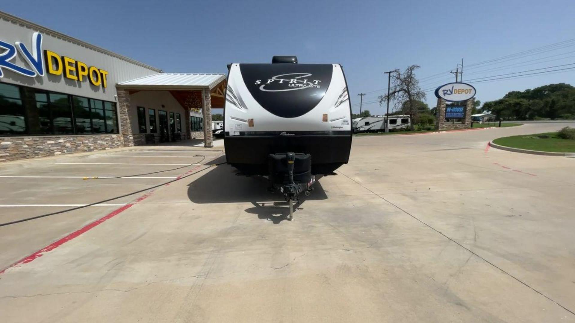 2020 COACHMEN SPIRIT 3373RL (5ZT2SBZB4LS) , located at 4319 N Main St, Cleburne, TX, 76033, (817) 678-5133, 32.385960, -97.391212 - Photo#4