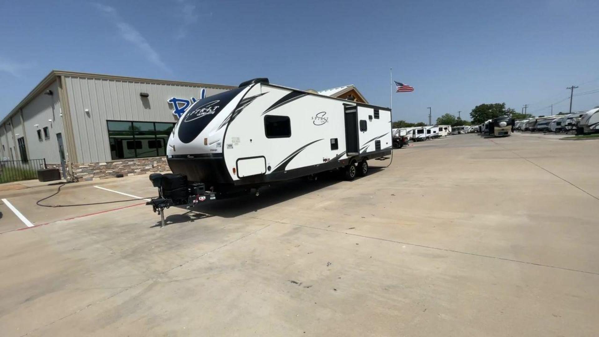 2020 COACHMEN SPIRIT 3373RL (5ZT2SBZB4LS) , located at 4319 N Main St, Cleburne, TX, 76033, (817) 678-5133, 32.385960, -97.391212 - Photo#5