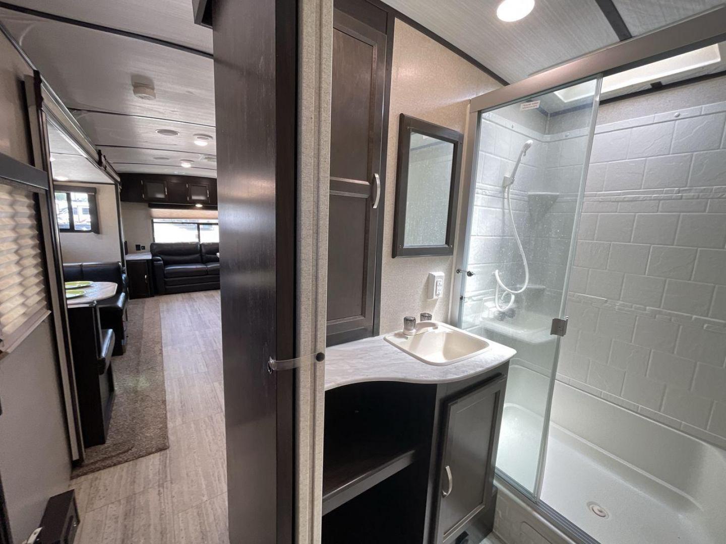 2020 COACHMEN SPIRIT 3373RL (5ZT2SBZB4LS) , located at 4319 N Main St, Cleburne, TX, 76033, (817) 678-5133, 32.385960, -97.391212 - Photo#16