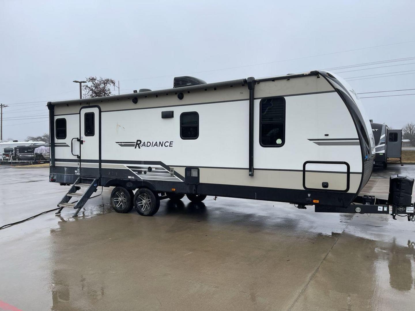 2020 CRUISER RADIANCE 25RB (5RXFB3124L1) , Length: 30.67 ft. | Dry Weight: 6,080 lbs. | Gross Weight: 9,580 lbs. | Slides: 1 transmission, located at 4319 N Main St, Cleburne, TX, 76033, (817) 678-5133, 32.385960, -97.391212 - Photo#22