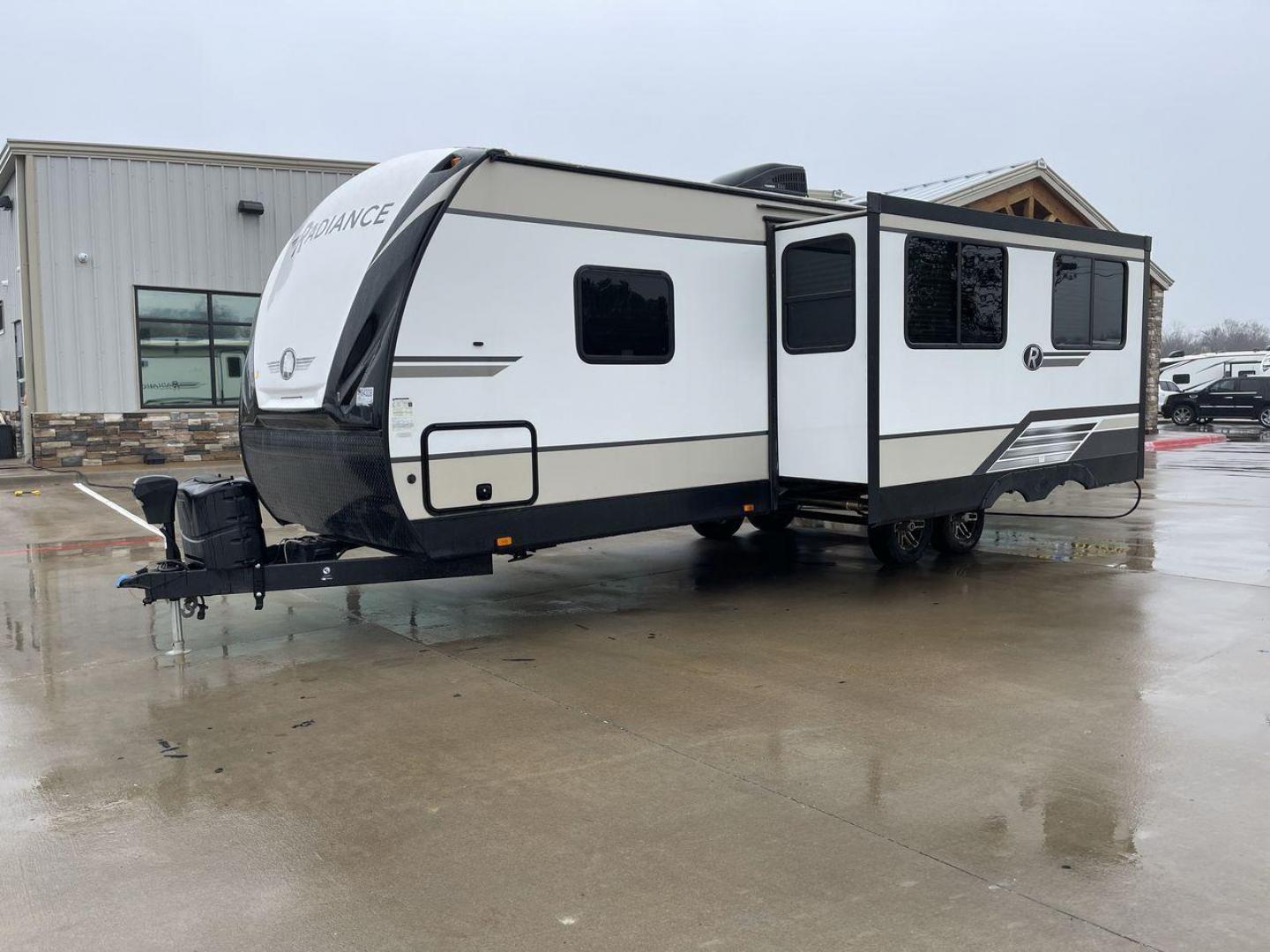 2020 CRUISER RADIANCE 25RB (5RXFB3124L1) , Length: 30.67 ft. | Dry Weight: 6,080 lbs. | Gross Weight: 9,580 lbs. | Slides: 1 transmission, located at 4319 N Main St, Cleburne, TX, 76033, (817) 678-5133, 32.385960, -97.391212 - Photo#23