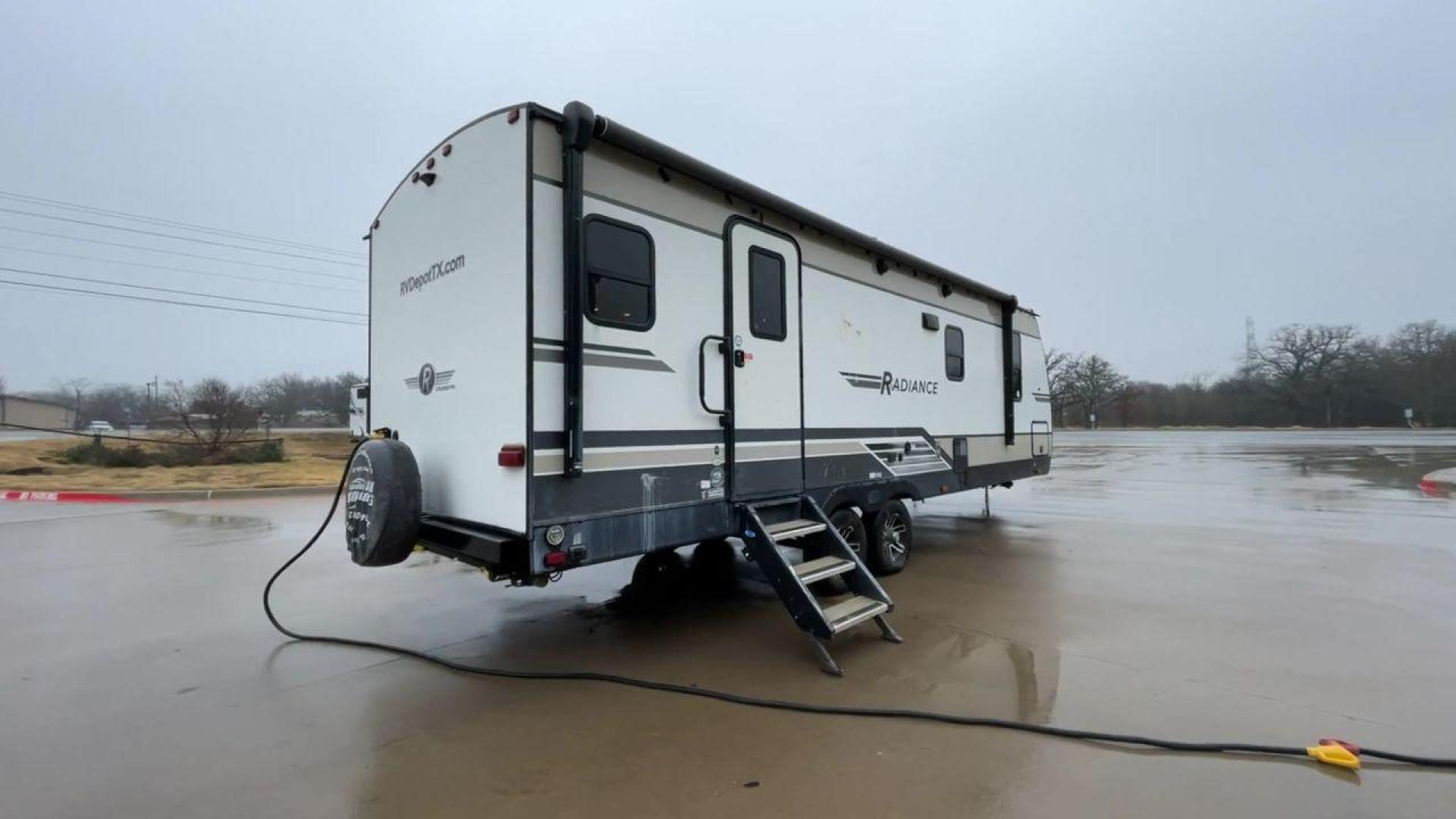 2020 CRUISER RADIANCE 25RB (5RXFB3124L1) , Length: 30.67 ft. | Dry Weight: 6,080 lbs. | Gross Weight: 9,580 lbs. | Slides: 1 transmission, located at 4319 N Main St, Cleburne, TX, 76033, (817) 678-5133, 32.385960, -97.391212 - Photo#1