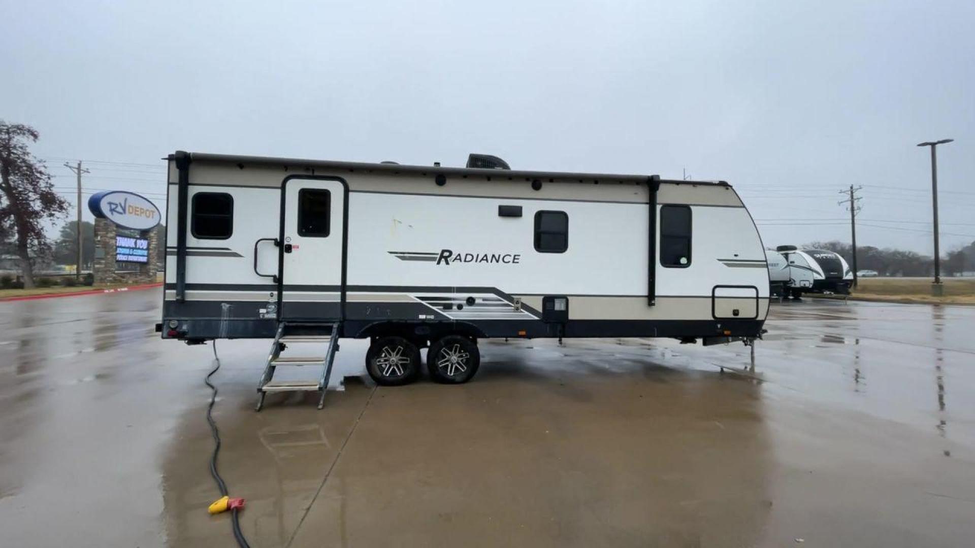 2020 CRUISER RADIANCE 25RB (5RXFB3124L1) , Length: 30.67 ft. | Dry Weight: 6,080 lbs. | Gross Weight: 9,580 lbs. | Slides: 1 transmission, located at 4319 N Main St, Cleburne, TX, 76033, (817) 678-5133, 32.385960, -97.391212 - Photo#2