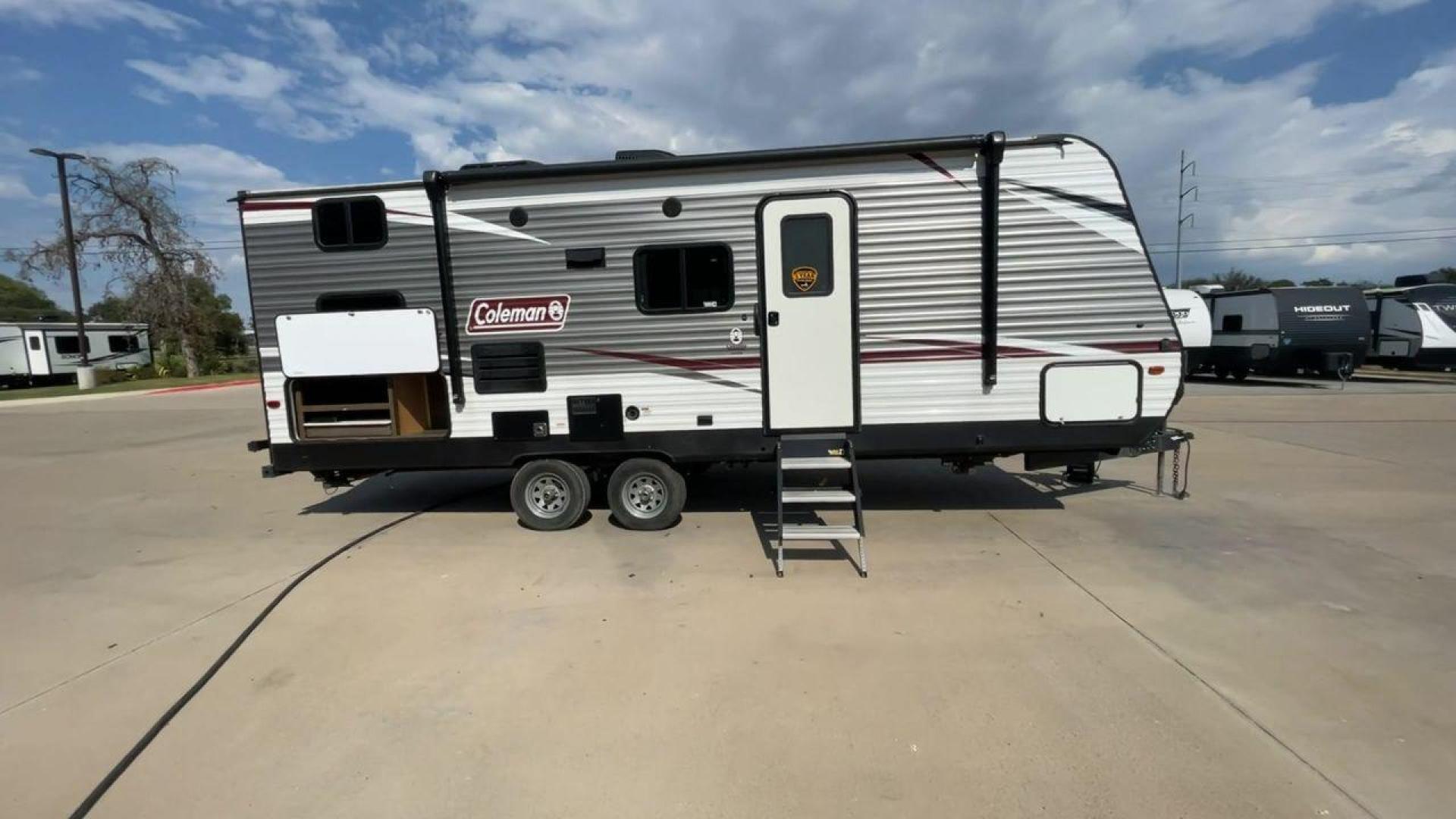 2020 DUTCHMEN COLEMAN 244BH (4YDT24426LH) , Length: 27.58 ft. | Dry Weight: 5,541 lbs. | Slides: 1 transmission, located at 4319 N Main St, Cleburne, TX, 76033, (817) 678-5133, 32.385960, -97.391212 - The 2020 Dutchmen Coleman 244BH travel trailer offers a sleek and sturdy exterior design, making it perfect for both seasoned travelers and families seeking adventure. The front of the trailer features the iconic Coleman logo prominently displayed on its silver and white aluminum exterior. At 27.58 - Photo#1