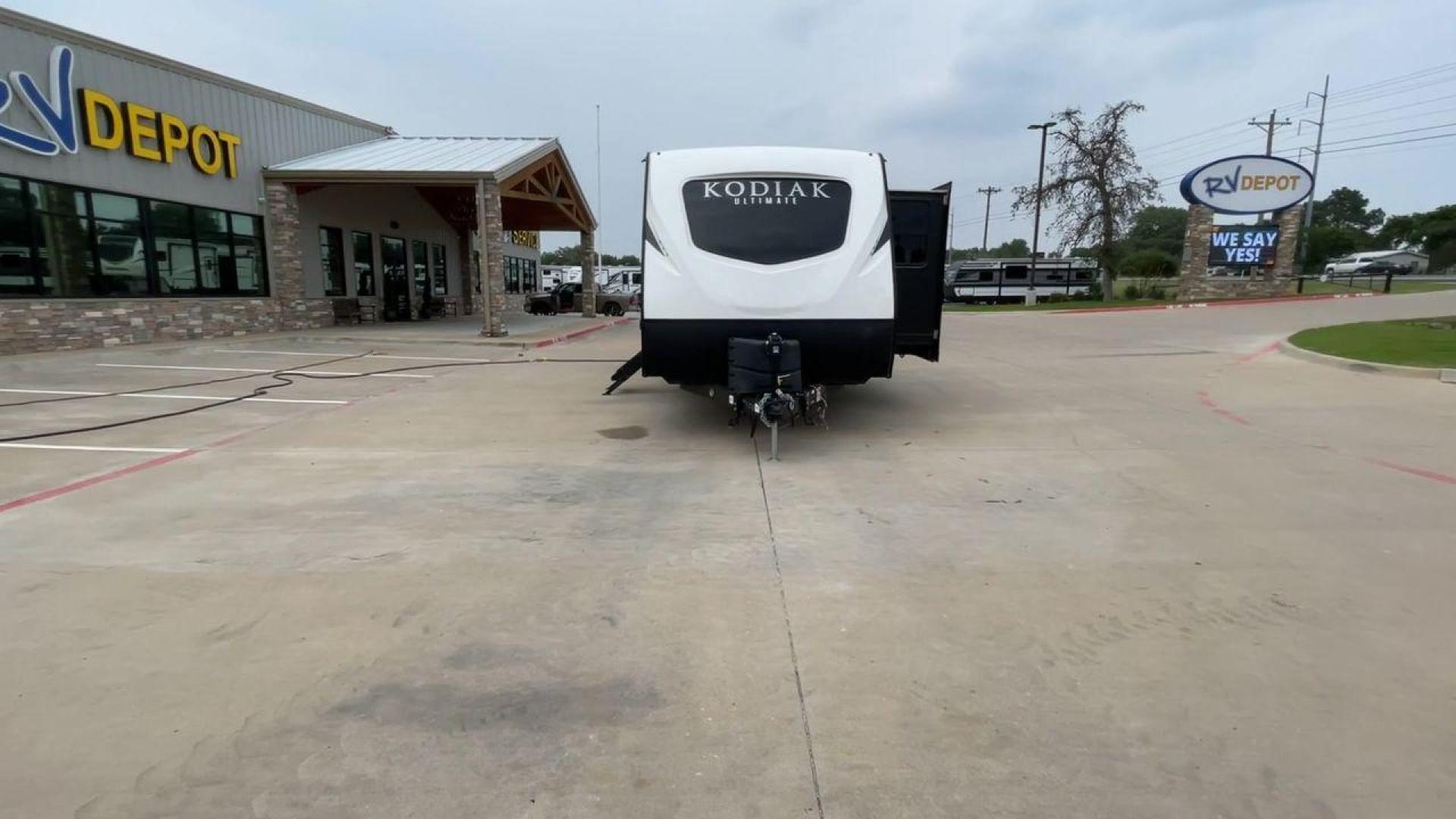 2020 DUTCHMEN KODIAK 2921FKDS (4YDT29222LJ) , located at 4319 N Main St, Cleburne, TX, 76033, (817) 678-5133, 32.385960, -97.391212 - Photo#4