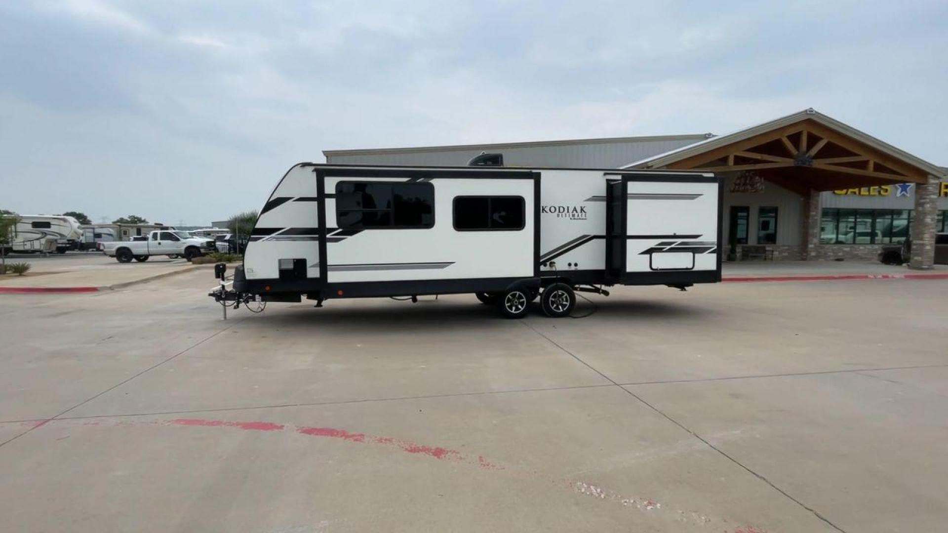 2020 DUTCHMEN KODIAK 2921FKDS (4YDT29222LJ) , located at 4319 N Main St, Cleburne, TX, 76033, (817) 678-5133, 32.385960, -97.391212 - Photo#6