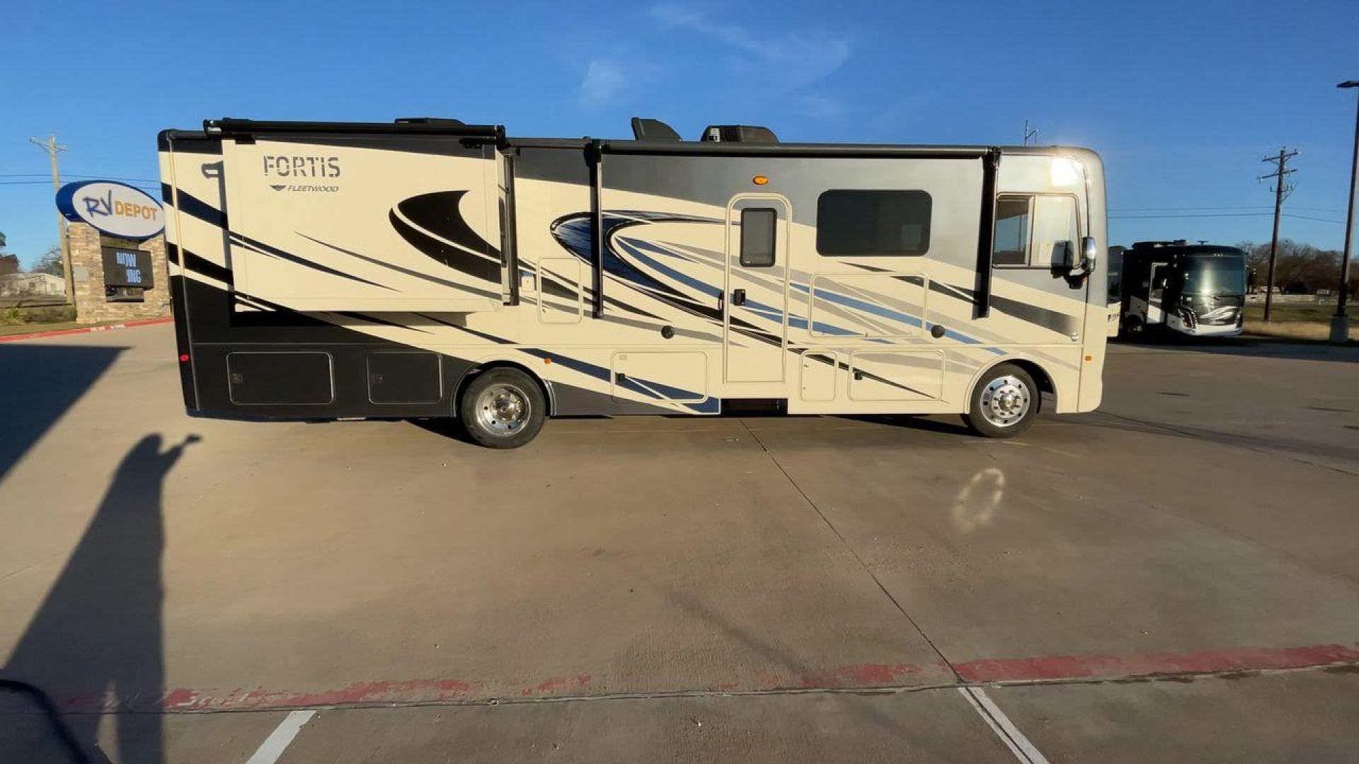 2020 FLEETWOOD FORTIS 33HB (1F66F5DY5K0) , Length: 35.25 ft. | Gross Weight: 22,000 lbs. | Slides: 2 transmission, located at 4319 N Main St, Cleburne, TX, 76033, (817) 678-5133, 32.385960, -97.391212 - The 2020 Fleetwood Fortis 33HB is a high-quality Class A motorhome designed for travelers who want the perfect blend of luxury, convenience, and functionality. Its thoughtfully designed floor plan and modern amenities make it ideal for families or couples seeking adventure and comfort on the road. T - Photo#2