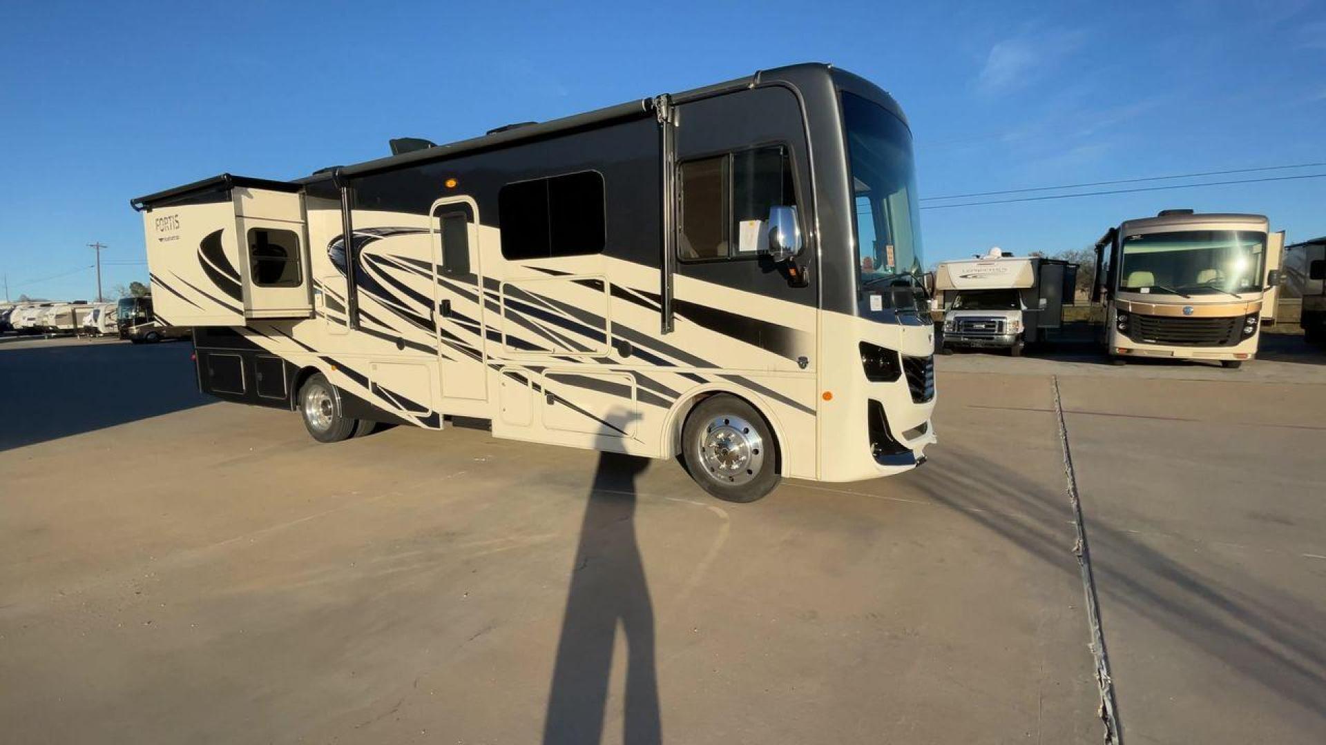 2020 FLEETWOOD FORTIS 33HB (1F66F5DY5K0) , Length: 35.25 ft. | Gross Weight: 22,000 lbs. | Slides: 2 transmission, located at 4319 N Main St, Cleburne, TX, 76033, (817) 678-5133, 32.385960, -97.391212 - The 2020 Fleetwood Fortis 33HB is a high-quality Class A motorhome designed for travelers who want the perfect blend of luxury, convenience, and functionality. Its thoughtfully designed floor plan and modern amenities make it ideal for families or couples seeking adventure and comfort on the road. T - Photo#3