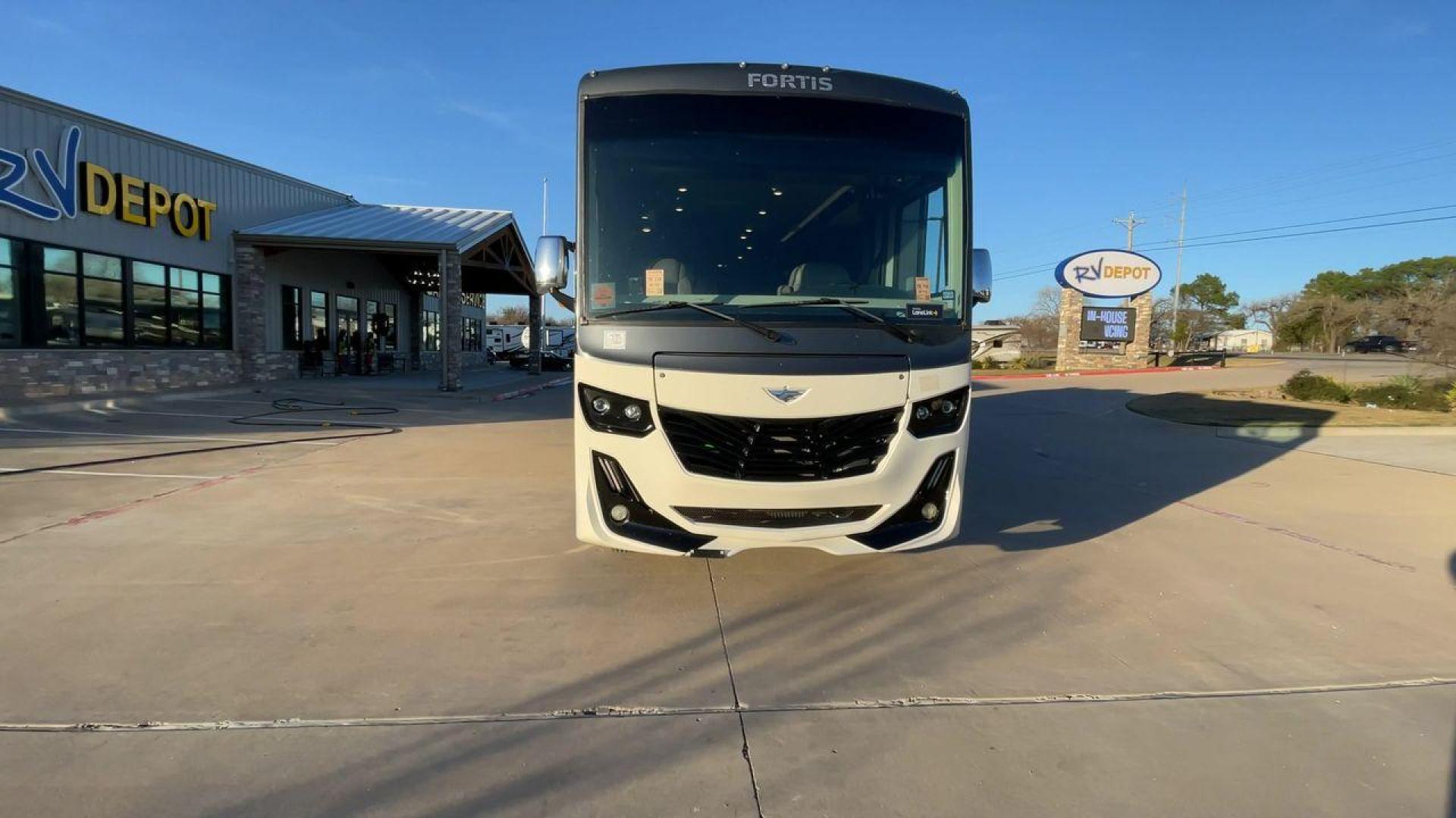 2020 FLEETWOOD FORTIS 33HB (1F66F5DY5K0) , Length: 35.25 ft. | Gross Weight: 22,000 lbs. | Slides: 2 transmission, located at 4319 N Main St, Cleburne, TX, 76033, (817) 678-5133, 32.385960, -97.391212 - The 2020 Fleetwood Fortis 33HB is a high-quality Class A motorhome designed for travelers who want the perfect blend of luxury, convenience, and functionality. Its thoughtfully designed floor plan and modern amenities make it ideal for families or couples seeking adventure and comfort on the road. T - Photo#4