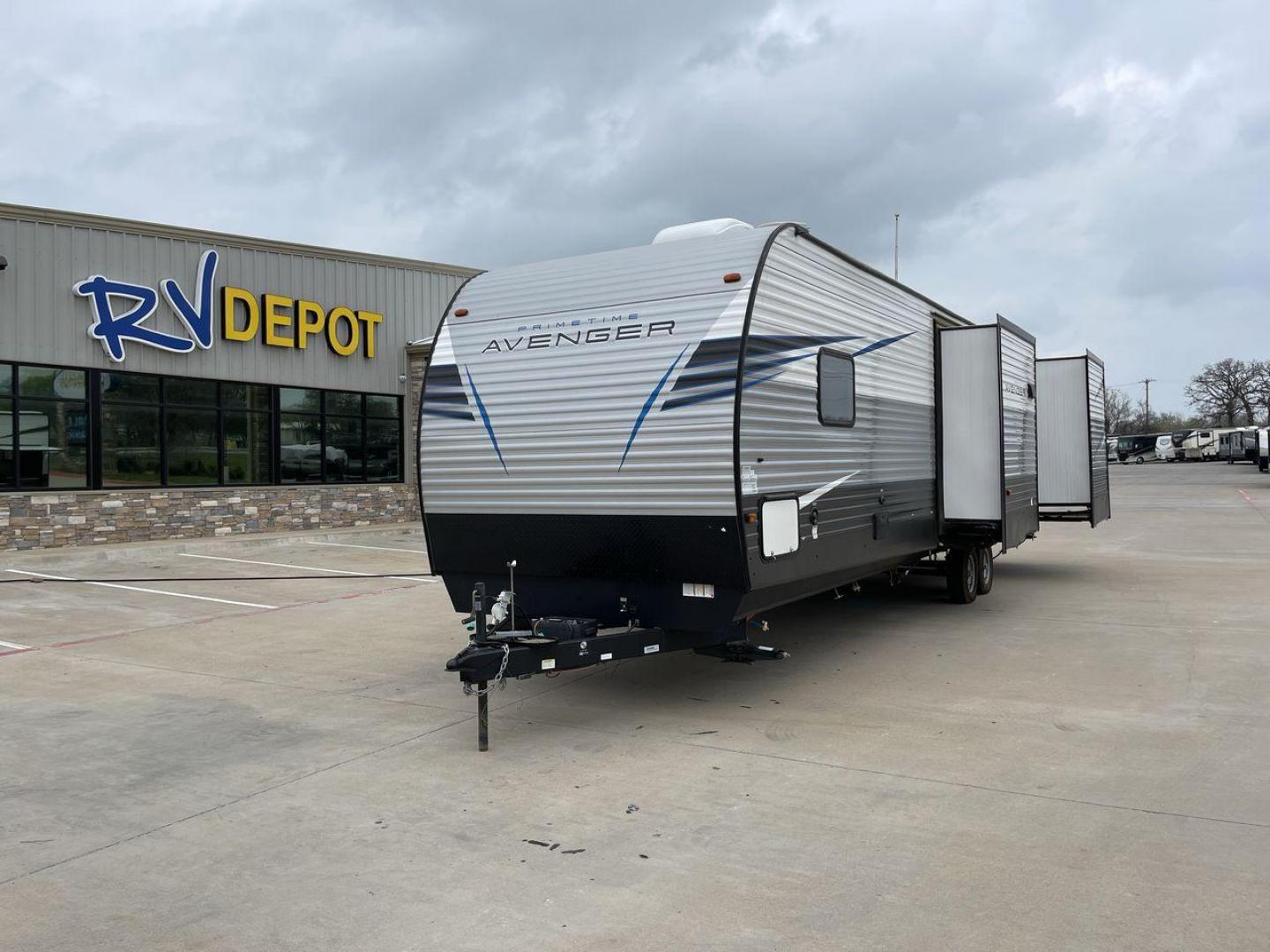 2020 FOREST RIVER AVENGER 32QBI (5ZT2AVXB2LB) , located at 4319 N Main St, Cleburne, TX, 76033, (817) 678-5133, 32.385960, -97.391212 - Photo#0