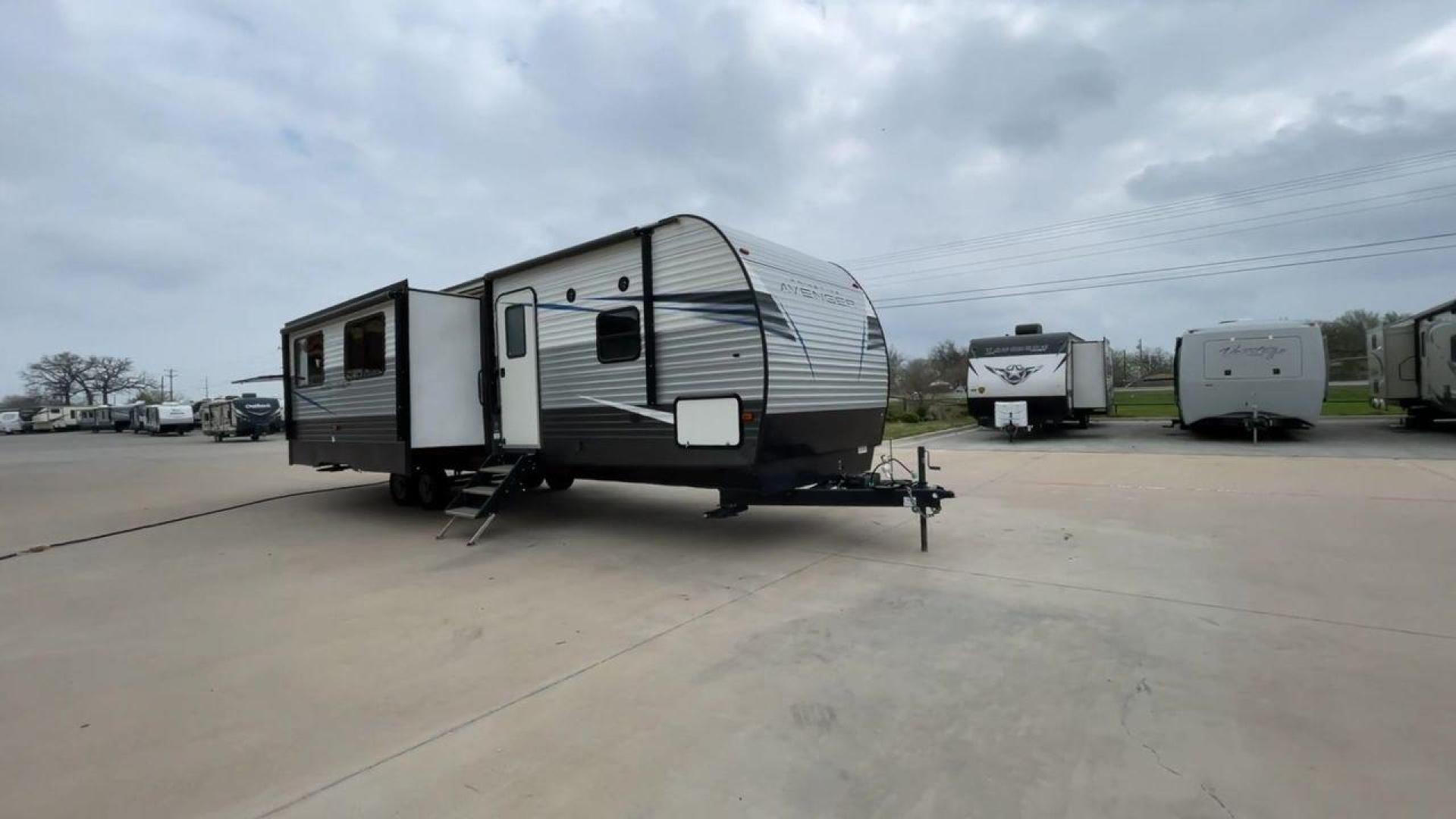 2020 FOREST RIVER AVENGER 32QBI (5ZT2AVXB2LB) , located at 4319 N Main St, Cleburne, TX, 76033, (817) 678-5133, 32.385960, -97.391212 - Photo#3