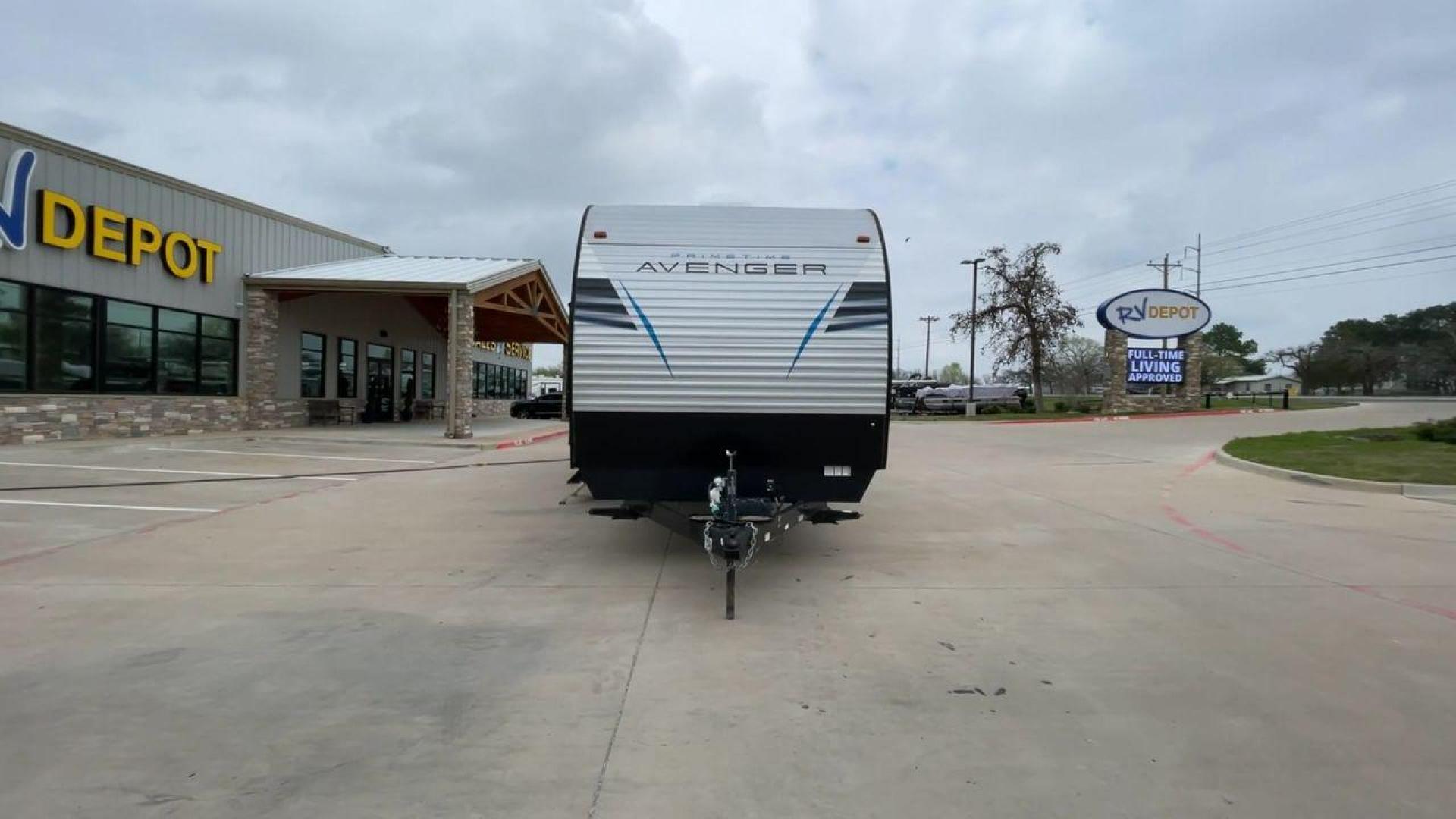 2020 FOREST RIVER AVENGER 32QBI (5ZT2AVXB2LB) , located at 4319 N Main St, Cleburne, TX, 76033, (817) 678-5133, 32.385960, -97.391212 - Photo#4