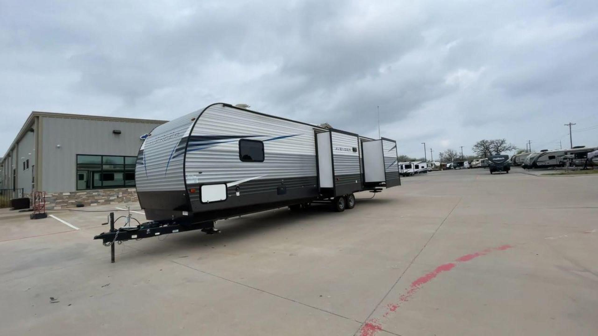 2020 FOREST RIVER AVENGER 32QBI (5ZT2AVXB2LB) , located at 4319 N Main St, Cleburne, TX, 76033, (817) 678-5133, 32.385960, -97.391212 - Photo#5