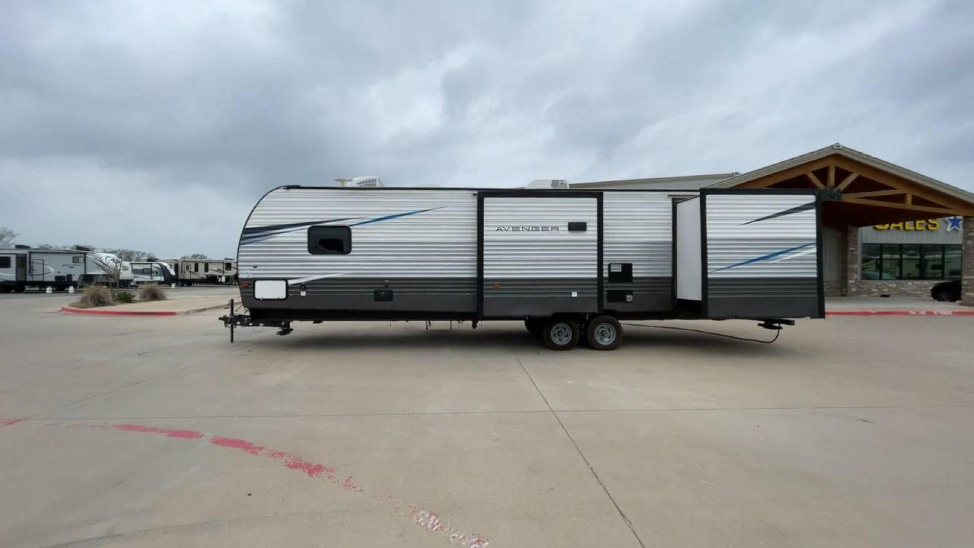 2020 FOREST RIVER AVENGER 32QBI (5ZT2AVXB2LB) , located at 4319 N Main St, Cleburne, TX, 76033, (817) 678-5133, 32.385960, -97.391212 - Photo#6