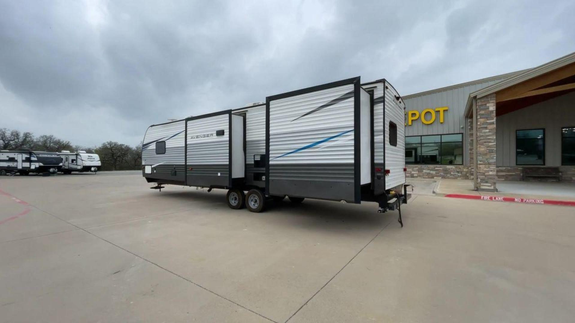 2020 FOREST RIVER AVENGER 32QBI (5ZT2AVXB2LB) , located at 4319 N Main St, Cleburne, TX, 76033, (817) 678-5133, 32.385960, -97.391212 - Photo#7