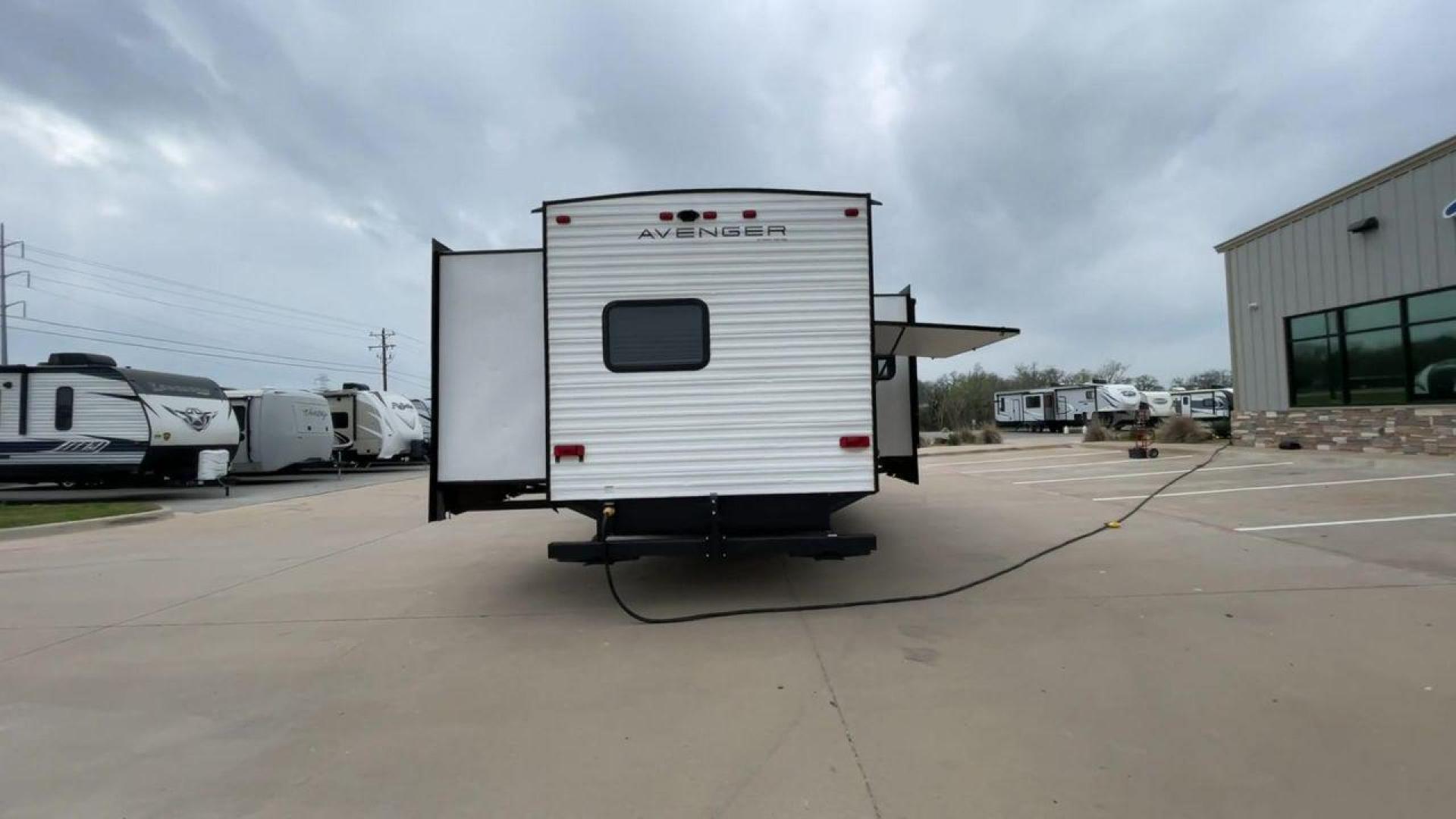 2020 FOREST RIVER AVENGER 32QBI (5ZT2AVXB2LB) , located at 4319 N Main St, Cleburne, TX, 76033, (817) 678-5133, 32.385960, -97.391212 - Photo#8