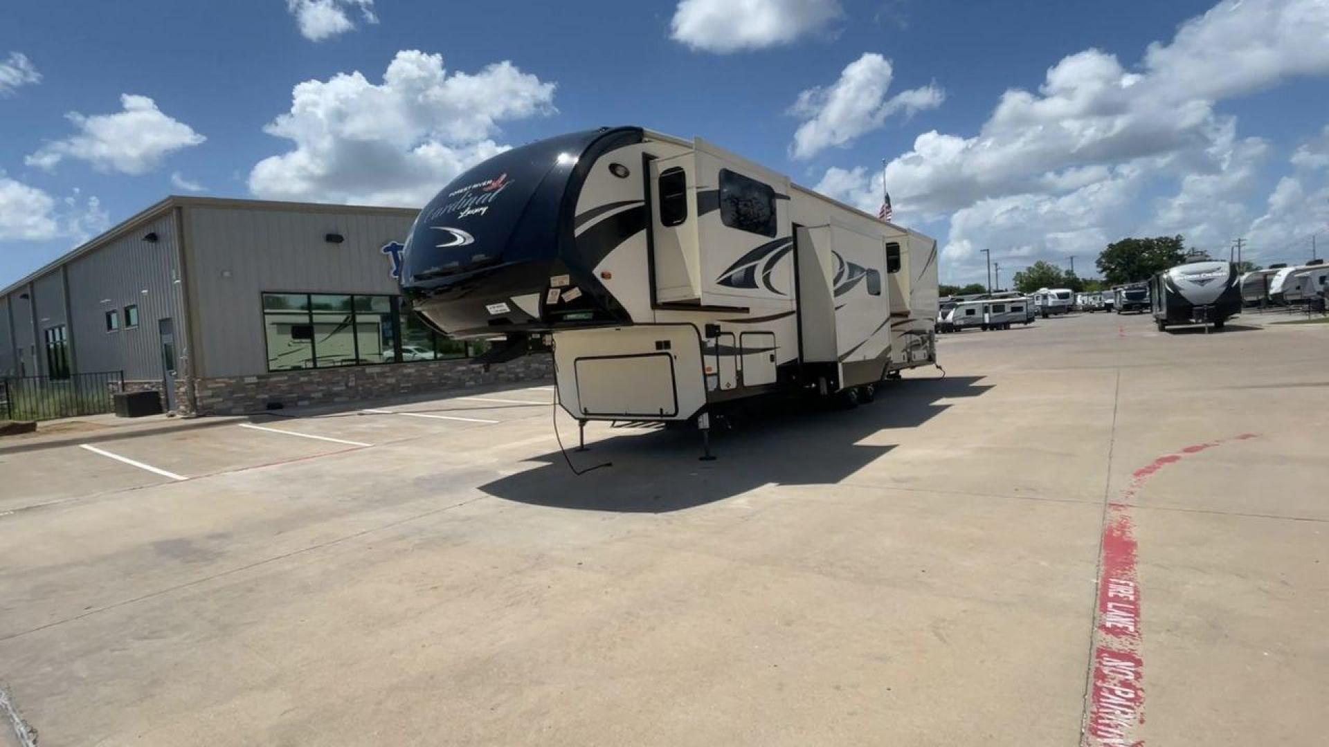 2020 FOREST RIVER CARDINAL 3700FLX (4X4FCAN28LG) , Length: 41.33 ft. | Dry Weight: 14,414 lbs. | Gross Weight: 16,660 lbs. | Slides: 5 transmission, located at 4319 N Main St, Cleburne, TX, 76033, (817) 678-5133, 32.385960, -97.391212 - The 2020 Forest River Cardinal 3700FLX fifth-wheel stretches an impressive 41.33 feet long and is expertly designed to elevate your travel experiences to luxurious heights. With a dry weight of 14,414 lbs and a robust gross weight capacity of 16,660 lbs, it blends spacious design with substantial ca - Photo#5