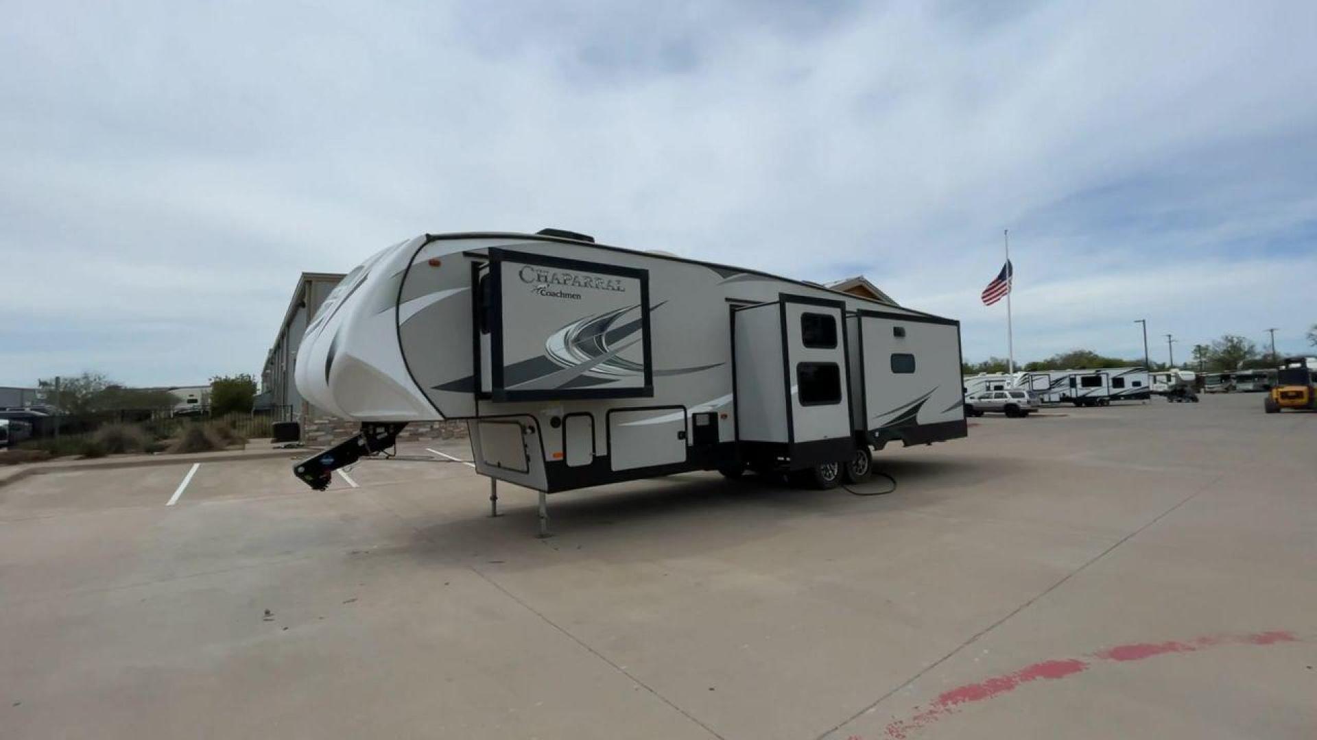 2020 FOREST RIVER CHAPARRAL 360IBL (5ZT3CH1B1LA) , Length: 39 ft. | Dry Weight: 11,450 lbs. | Gross Weight: 14,000 lbs. | Slides: 4 transmission, located at 4319 N Main St, Cleburne, TX, 76033, (817) 678-5133, 32.385960, -97.391212 - With a length of 39 feet and a dry weight of 11,450 pounds, this spacious 2020 Coachmen Chaparral 360IBL offers plenty of room for the whole family and then some. The exterior is equipped with a massive 18-foot power awning, providing ample shade and protection from the elements while you relax outs - Photo#5