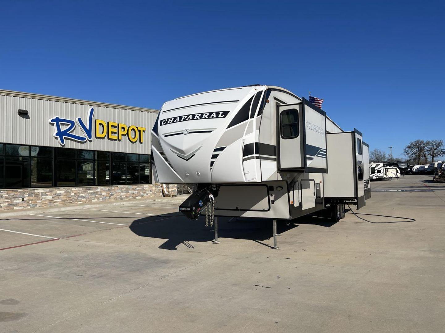 2020 FOREST RIVER CHAPARRAL 360IBL (5ZT3CH1B5LA) , Length: 39 ft | Dry Weight: 11,450 lbs. | Gross Weight: 14,000 lbs. | Slides: 4 transmission, located at 4319 N Main St, Cleburne, TX, 76033, (817) 678-5133, 32.385960, -97.391212 - The 2020 Forest River Chaparral 360IBL is the ultimate in RV comfort. It's a fifth-wheel trailer that will change the way you camp. With its expansive 39-foot length, this model offers a beautifully designed interior that provides a luxurious and inviting space for families and couples looking for b - Photo#0