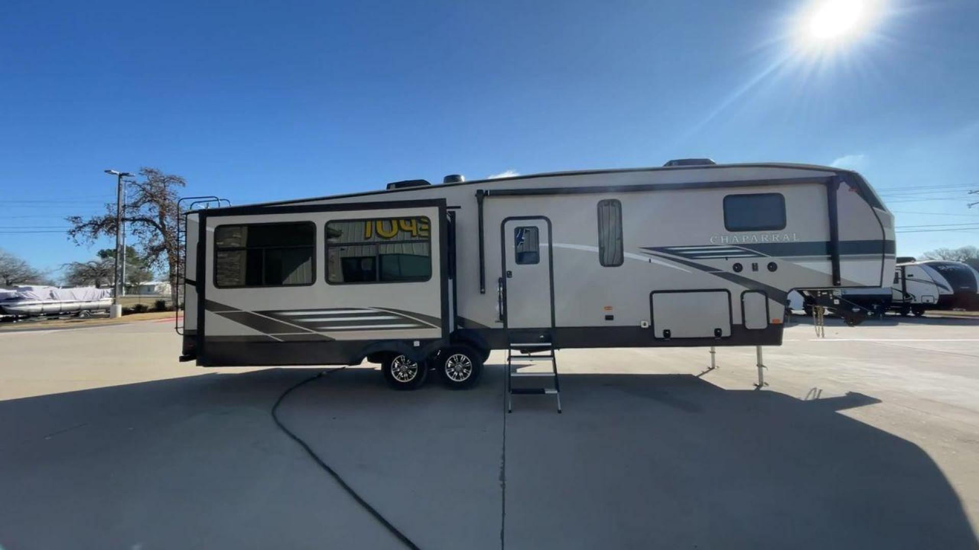 2020 FOREST RIVER CHAPARRAL 360IBL (5ZT3CH1B5LA) , Length: 39 ft | Dry Weight: 11,450 lbs. | Gross Weight: 14,000 lbs. | Slides: 4 transmission, located at 4319 N Main St, Cleburne, TX, 76033, (817) 678-5133, 32.385960, -97.391212 - The 2020 Forest River Chaparral 360IBL is the ultimate in RV comfort. It's a fifth-wheel trailer that will change the way you camp. With its expansive 39-foot length, this model offers a beautifully designed interior that provides a luxurious and inviting space for families and couples looking for b - Photo#2