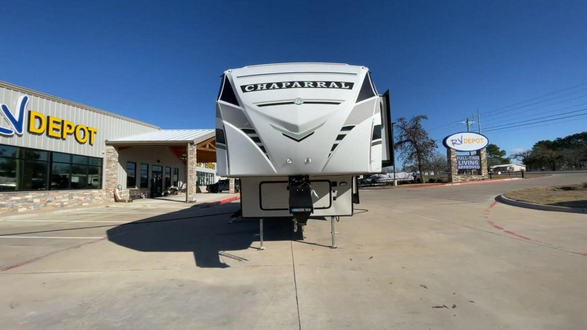 2020 FOREST RIVER CHAPARRAL 360IBL (5ZT3CH1B5LA) , Length: 39 ft | Dry Weight: 11,450 lbs. | Gross Weight: 14,000 lbs. | Slides: 4 transmission, located at 4319 N Main St, Cleburne, TX, 76033, (817) 678-5133, 32.385960, -97.391212 - The 2020 Forest River Chaparral 360IBL is the ultimate in RV comfort. It's a fifth-wheel trailer that will change the way you camp. With its expansive 39-foot length, this model offers a beautifully designed interior that provides a luxurious and inviting space for families and couples looking for b - Photo#4