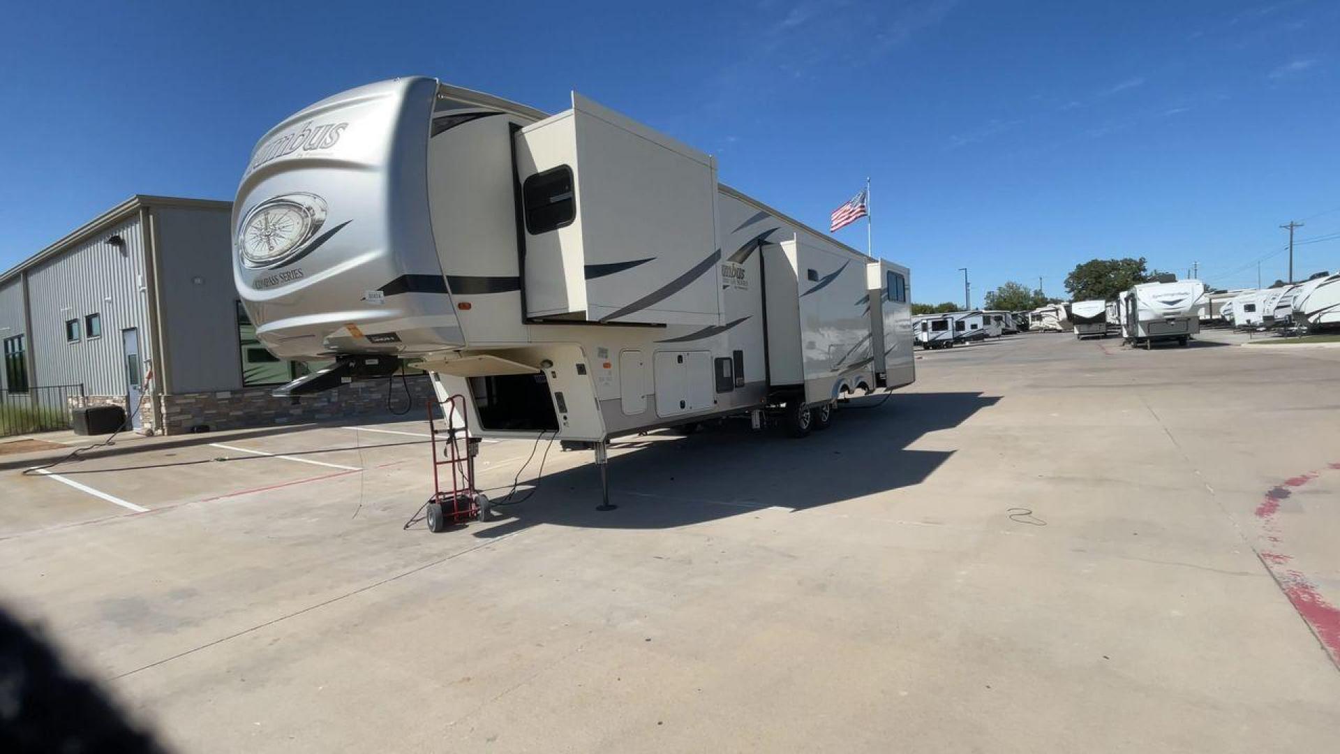 2020 FOREST RIVER COLUMBUS 374BHC (4X4FCMN23L6) , Length: 41.17 ft. | Dry Weight: 12,785 lbs. | Gross Weight: 15,785 lbs. | Slides: 4 transmission, located at 4319 N Main St, Cleburne, TX, 76033, (817) 678-5133, 32.385960, -97.391212 - Photo#5