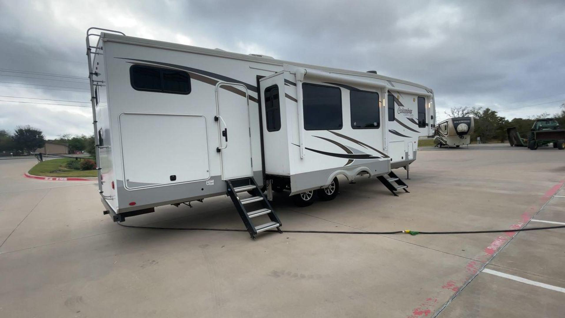 2020 FOREST RIVER COLUMBUS 374BHC (4X4FCMN20L6) , Length: 41.17 ft. | Dry Weight: 12,785 lbs. | Gross Weight: 15,785 lbs. | Slides: 4 transmission, located at 4319 N Main St, Cleburne, TX, 76033, (817) 678-5133, 32.385960, -97.391212 - Photo#1