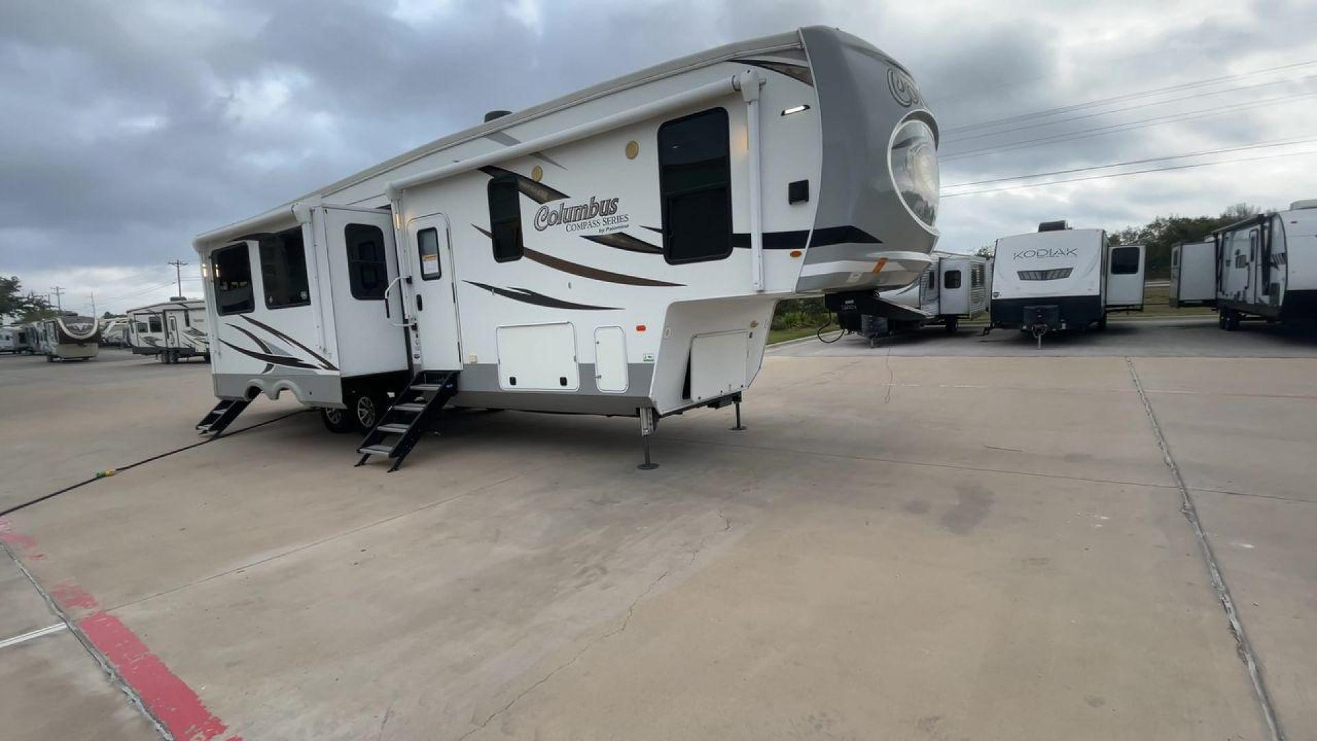 2020 FOREST RIVER COLUMBUS 374BHC (4X4FCMN20L6) , Length: 41.17 ft. | Dry Weight: 12,785 lbs. | Gross Weight: 15,785 lbs. | Slides: 4 transmission, located at 4319 N Main St, Cleburne, TX, 76033, (817) 678-5133, 32.385960, -97.391212 - Photo#3