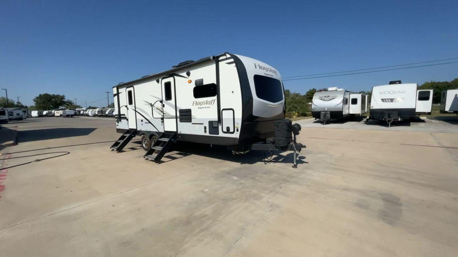 2020 FOREST RIVER FLAGSTAFF 26FKBS (4X4TFLB27LZ) , Length: 29.92 ft. | Dry Weight: 6,608 lbs. | Slides: 2 transmission, located at 4319 N Main St, Cleburne, TX, 76033, (817) 678-5133, 32.385960, -97.391212 - Photo#3