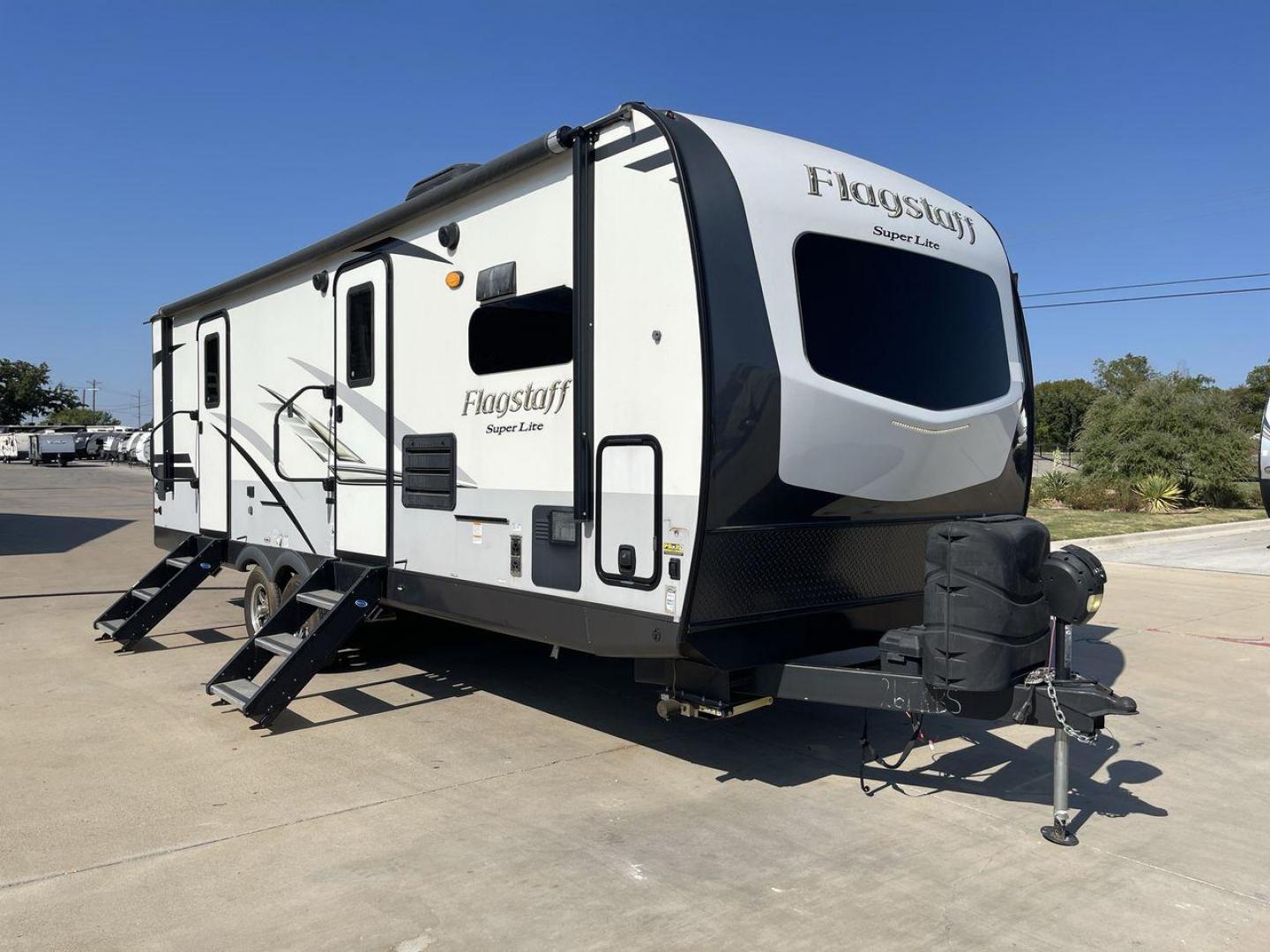 2020 FOREST RIVER FLAGSTAFF 26FKBS (4X4TFLB27LZ) , Length: 29.92 ft. | Dry Weight: 6,608 lbs. | Slides: 2 transmission, located at 4319 N Main St, Cleburne, TX, 76033, (817) 678-5133, 32.385960, -97.391212 - Photo#23