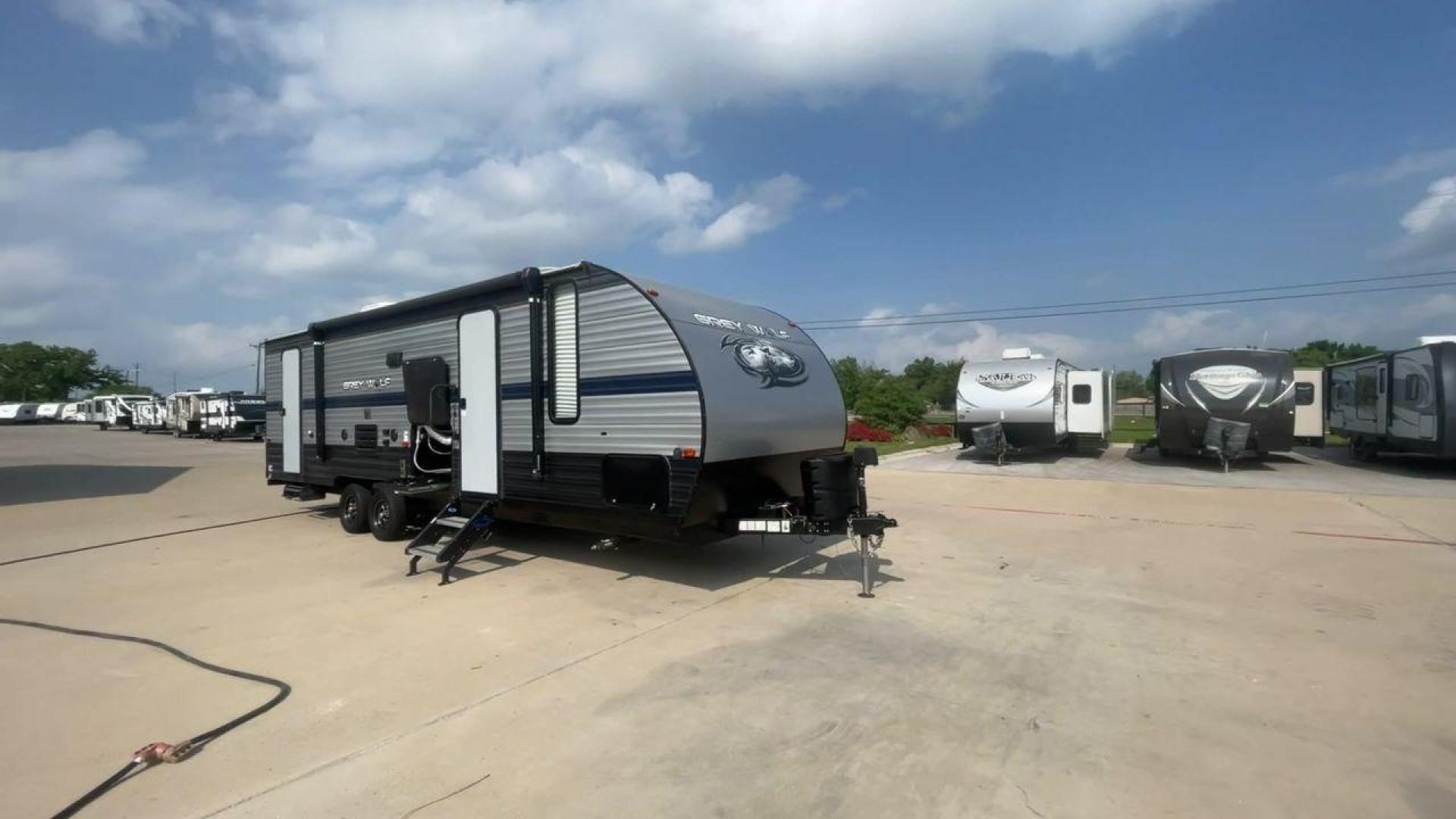 2020 FOREST RIVER GREY WOLF 26DBH (4X4TCKB29LK) , located at 4319 N Main St, Cleburne, TX, 76033, (817) 678-5133, 32.385960, -97.391212 - Photo#3