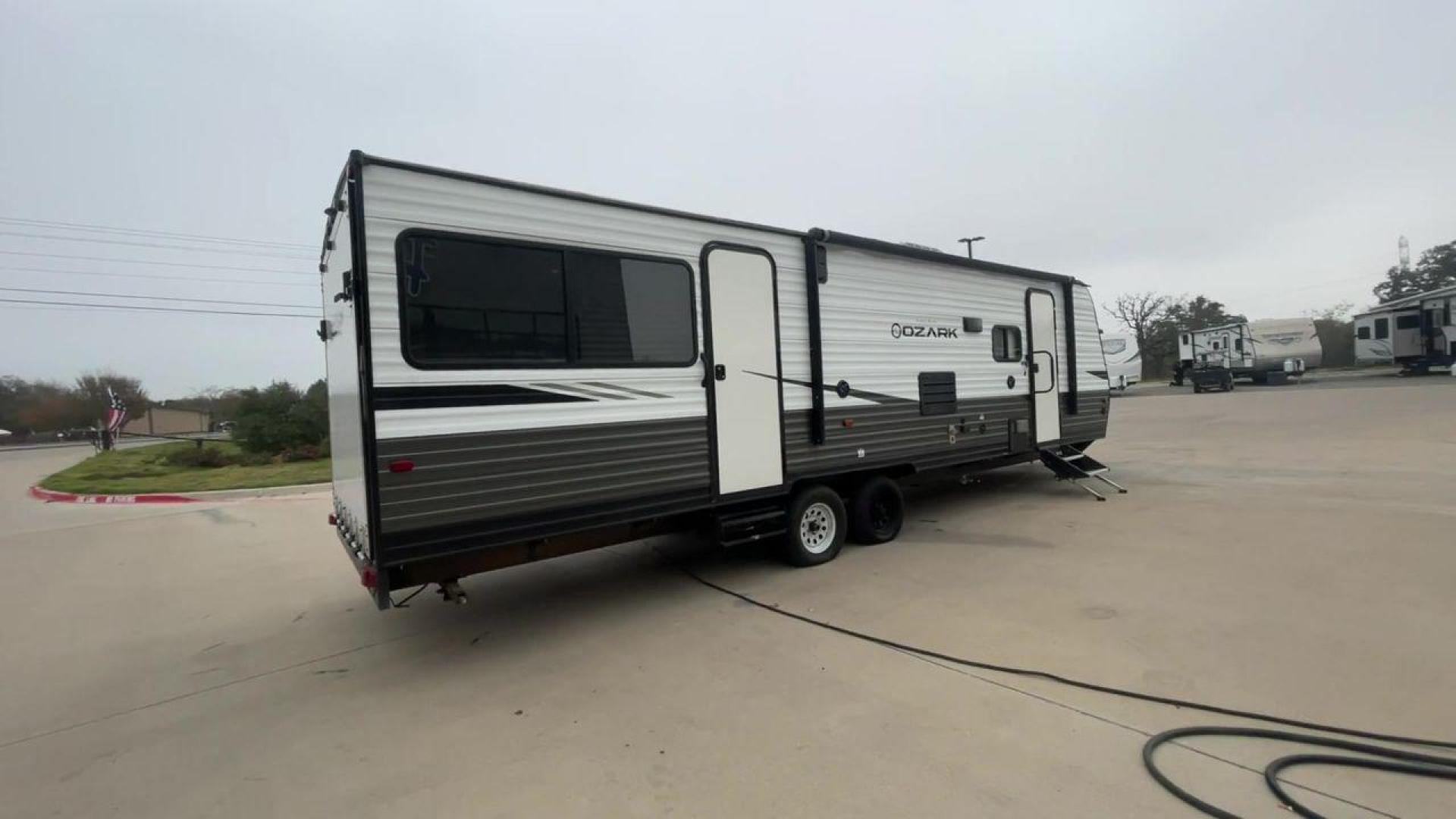 2020 FOREST RIVER OZARK 2700TH (4X4TZKC24LY) , Length:32.33 ft | Dry Weight: 5,683 lbs. | Gross Weight: 7,830 lbs. | Slides: 1 transmission, located at 4319 N Main St, Cleburne, TX, 76033, (817) 678-5133, 32.385960, -97.391212 - Photo#1