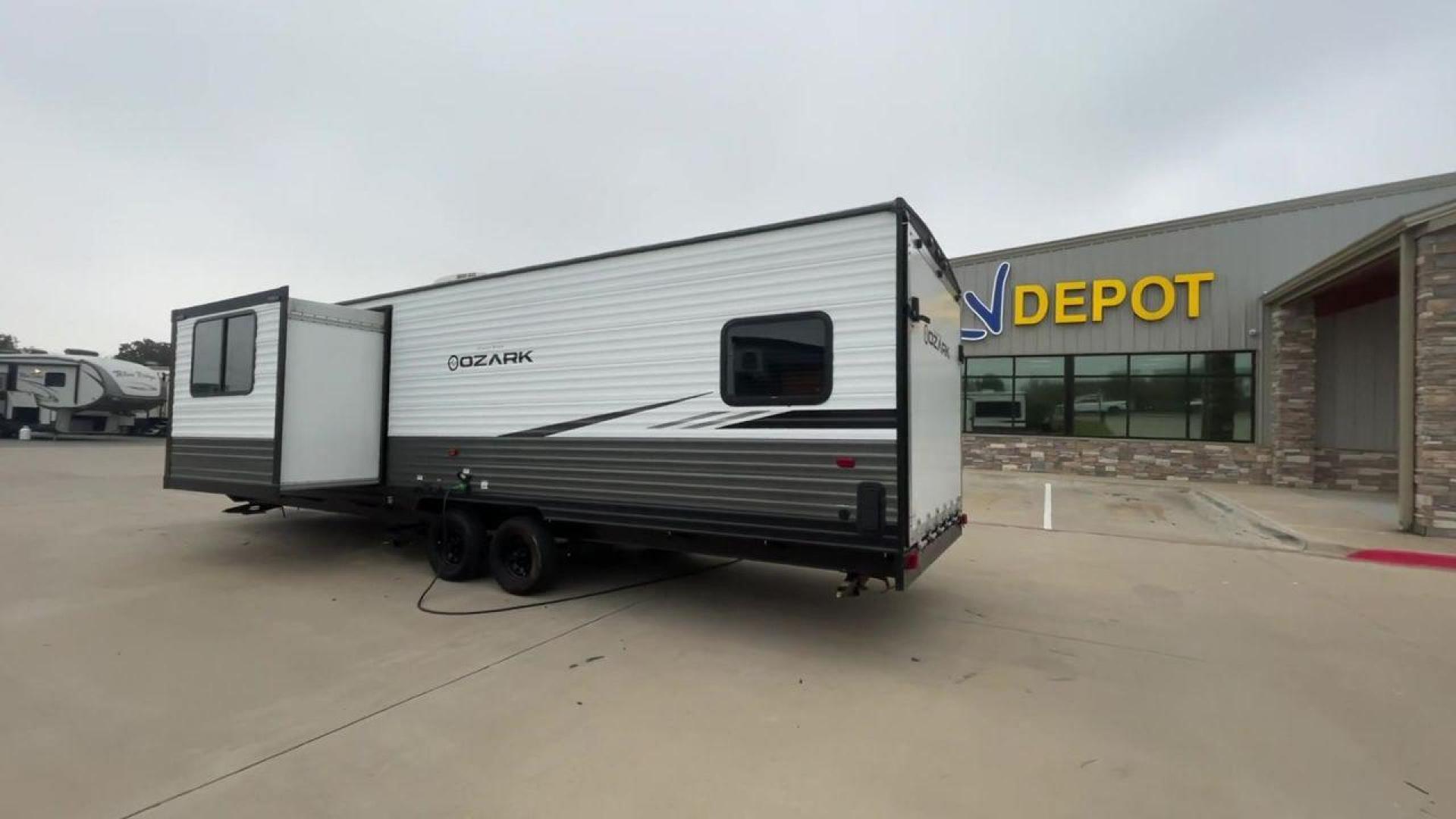 2020 FOREST RIVER OZARK 2700TH (4X4TZKC24LY) , Length:32.33 ft | Dry Weight: 5,683 lbs. | Gross Weight: 7,830 lbs. | Slides: 1 transmission, located at 4319 N Main St, Cleburne, TX, 76033, (817) 678-5133, 32.385960, -97.391212 - Photo#7