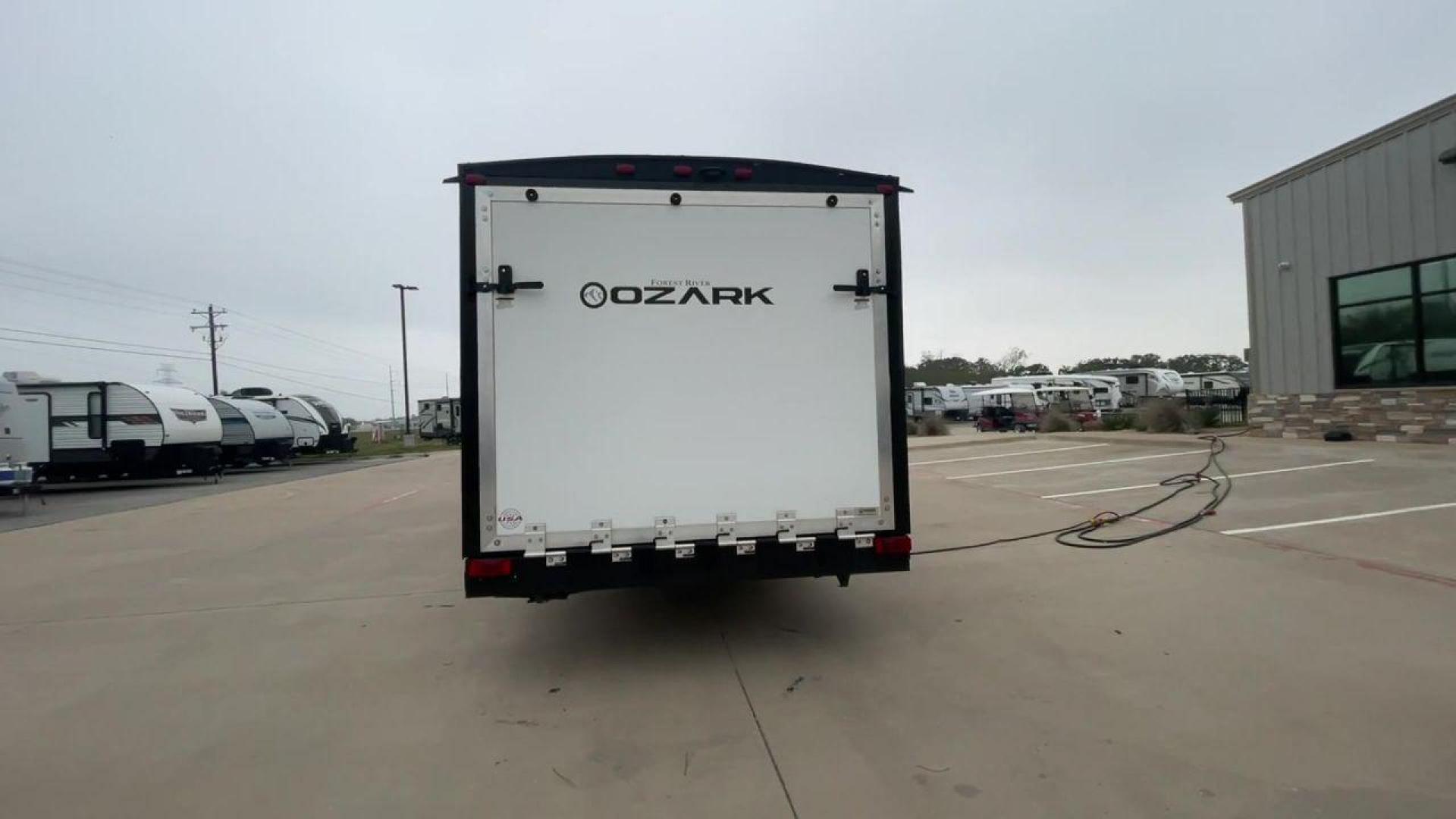 2020 FOREST RIVER OZARK 2700TH (4X4TZKC24LY) , Length:32.33 ft | Dry Weight: 5,683 lbs. | Gross Weight: 7,830 lbs. | Slides: 1 transmission, located at 4319 N Main St, Cleburne, TX, 76033, (817) 678-5133, 32.385960, -97.391212 - Photo#8