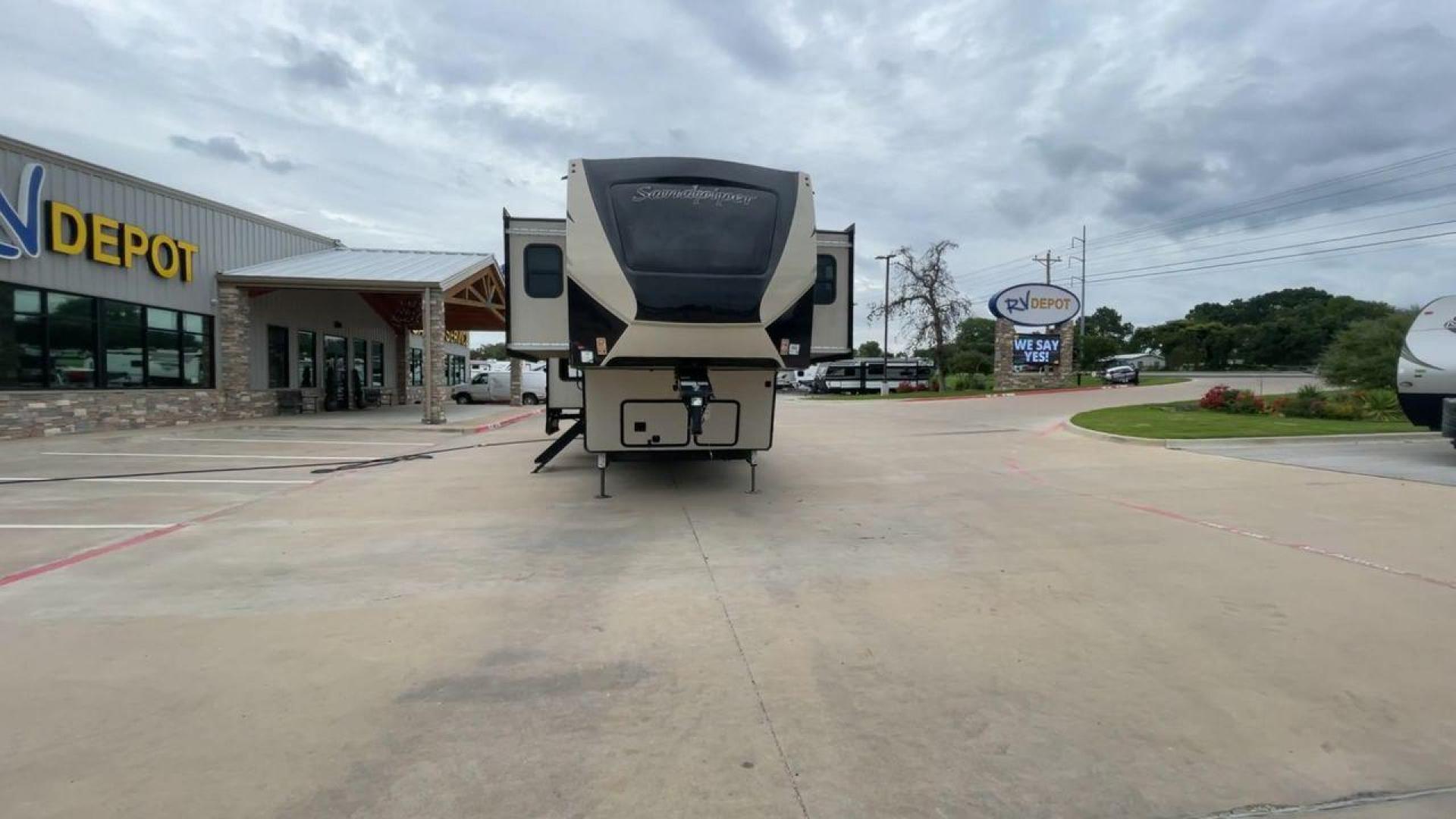 2020 FOREST RIVER SANDPIPER 379FLOK (4X4FSAP26LJ) , Length: 42.75 ft. | Dry Weight: 13,069 lbs. | Gross Weight: 16,069 lbs. | Slides: 6 transmission, located at 4319 N Main St, Cleburne, TX, 76033, (817) 678-5133, 32.385960, -97.391212 - Photo#4