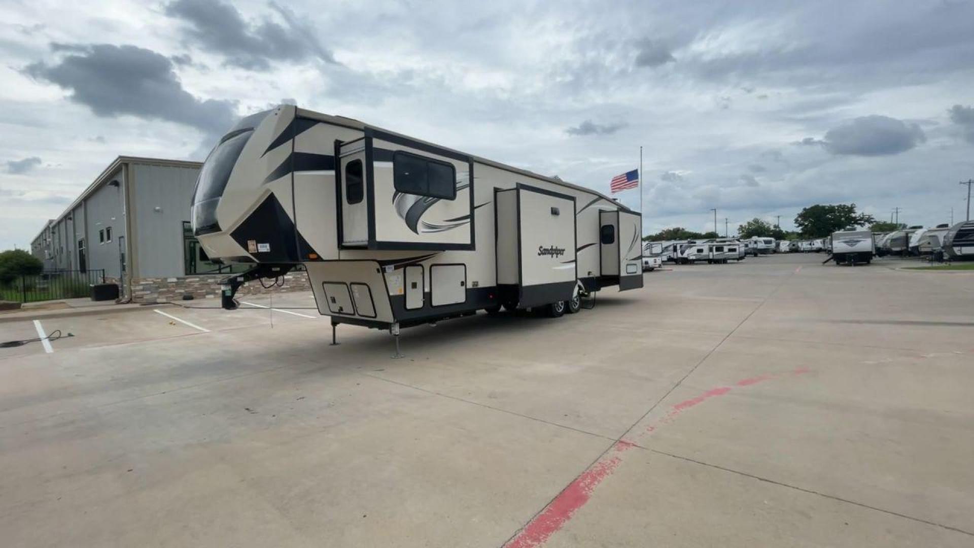 2020 FOREST RIVER SANDPIPER 379FLOK (4X4FSAP26LJ) , Length: 42.75 ft. | Dry Weight: 13,069 lbs. | Gross Weight: 16,069 lbs. | Slides: 6 transmission, located at 4319 N Main St, Cleburne, TX, 76033, (817) 678-5133, 32.385960, -97.391212 - Photo#5