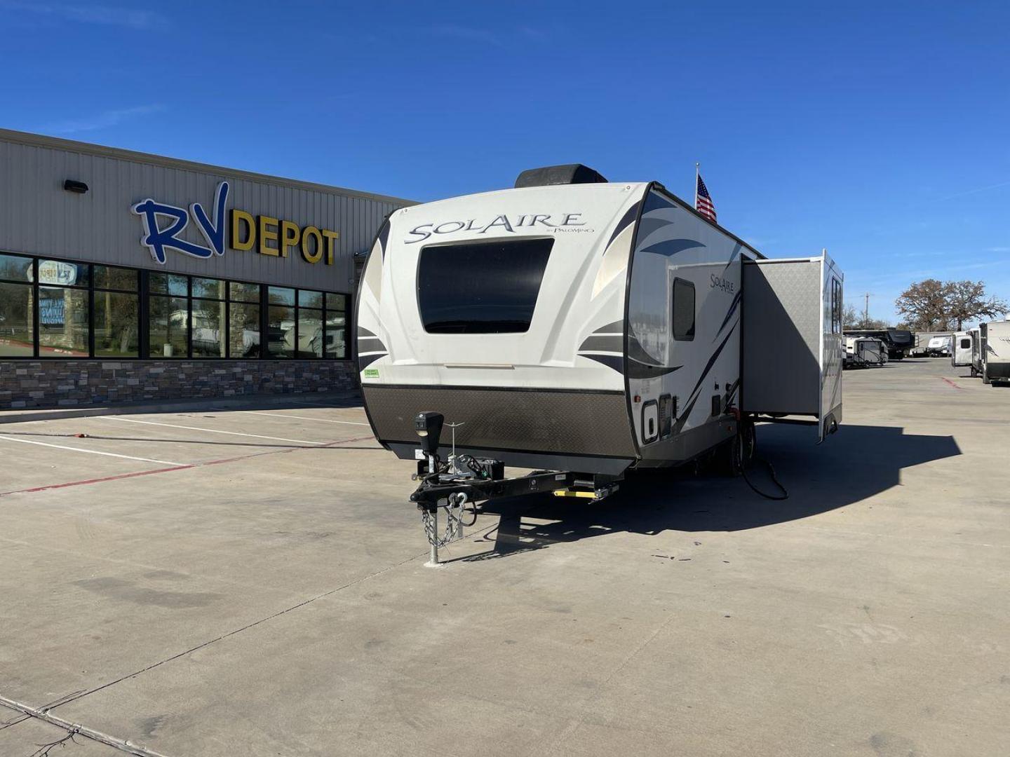 2020 TAN FOREST RIVER SOLAIRE 253RLS (4X4TPAA23LN) , Length: 30.67 ft. | Dry Weight: 5,960 lbs. | Gross Weight: 7,607 lbs. | Slides: 1 transmission, located at 4319 N Main St, Cleburne, TX, 76033, (817) 678-5133, 32.385960, -97.391212 - If you're in the market for a top-notch travel trailer, look no further than this stunning 2020 FOREST RIVER SOLAIRE 253RLS available at RV Depot in Cleburne, TX. With its affordable price of $29,995, this vehicle offers incredible value for money. Whether you're a seasoned traveler or a first-time - Photo#0