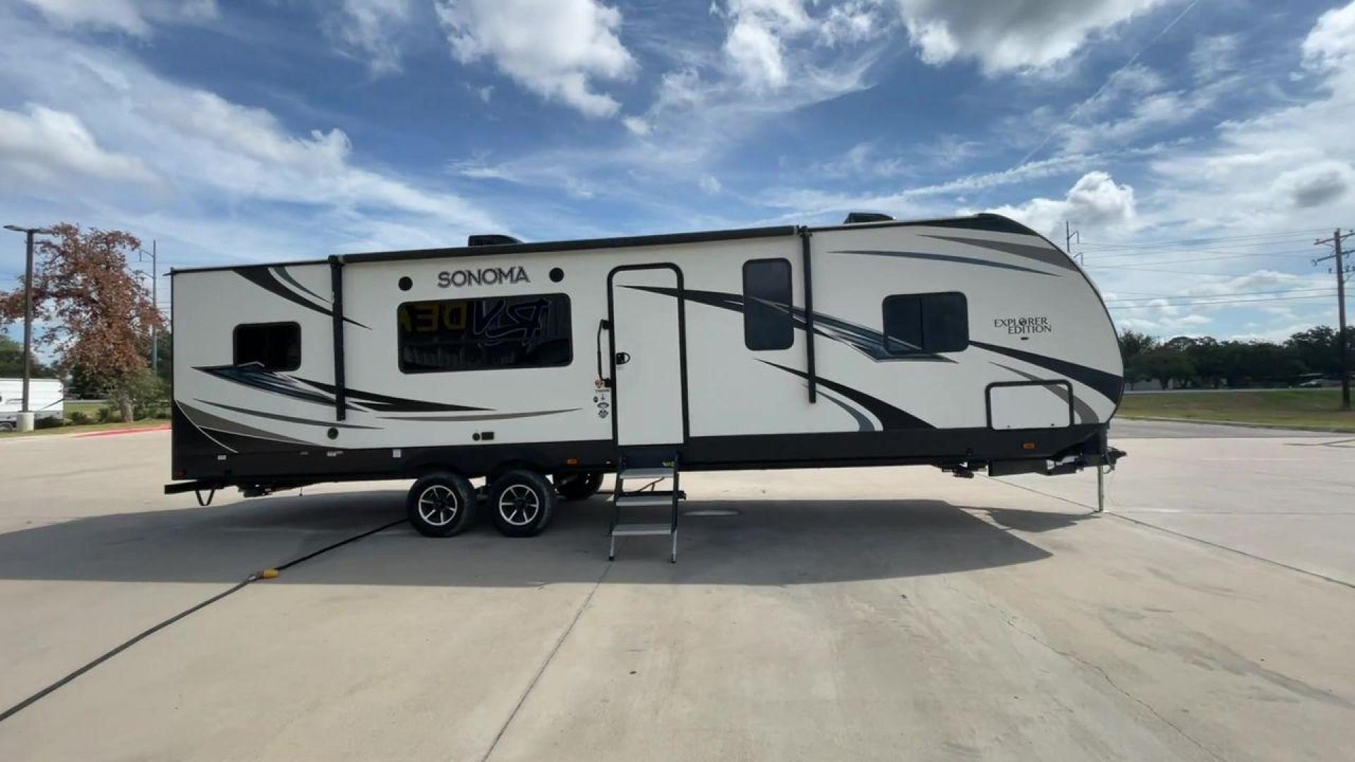 2020 FOREST RIVER SONOMA 2903RK (4X4TSKE28LE) , Length: 34.75 ft. | Dry Weight: 7,799 lbs. | Gross Weight: 9,999 lbs. | Slides: 1 transmission, located at 4319 N Main St, Cleburne, TX, 76033, (817) 678-5133, 32.385960, -97.391212 - Experience extraordinary adventures with the 2020 Forest River Sonoma 2903RK. Measuring 34.75 feet long and weighing 7,799 pounds dry, this unit is both large and lightweight, making it easy to pull and handle. The Sonoma 2903RK provides adequate living space without sacrificing practicality with a - Photo#2