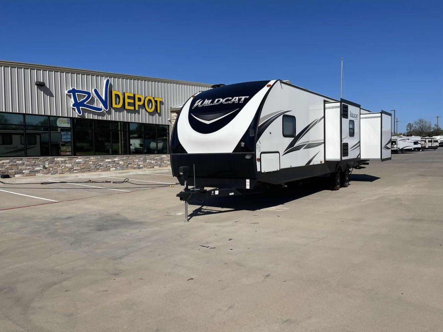 2020 FOREST RIVER WILDCAT 343BIK (5ZT2WCZB7LB) , Length: 37.42 ft. | Dry Weight: 8,226 lbs. | Slides: 3 transmission, located at 4319 N Main St, Cleburne, TX, 76033, (817) 678-5133, 32.385960, -97.391212 - Photo#0