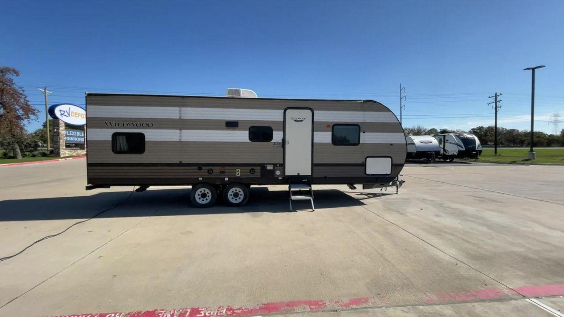 2020 WHITE FOREST RIVER WILDWOOD 26DBLE (4X4TWDB28LA) , Length: 30.4 ft. | Dry Weight: 5,868 lbs. | Gross Weight: 7775 lbs. | Slides: 1 transmission, located at 4319 N Main St, Cleburne, TX, 76033, (817) 678-5133, 32.385960, -97.391212 - With the 2020 Forest River Wildwood 26DBLE, you can go on the best camping trip ever. This camping trailer is very flexible and has a lot of room to make your time outside more enjoyable. With a length of 30.4 feet and a weight of 5,868 pounds when empty, this RV is the perfect size for getting arou - Photo#2