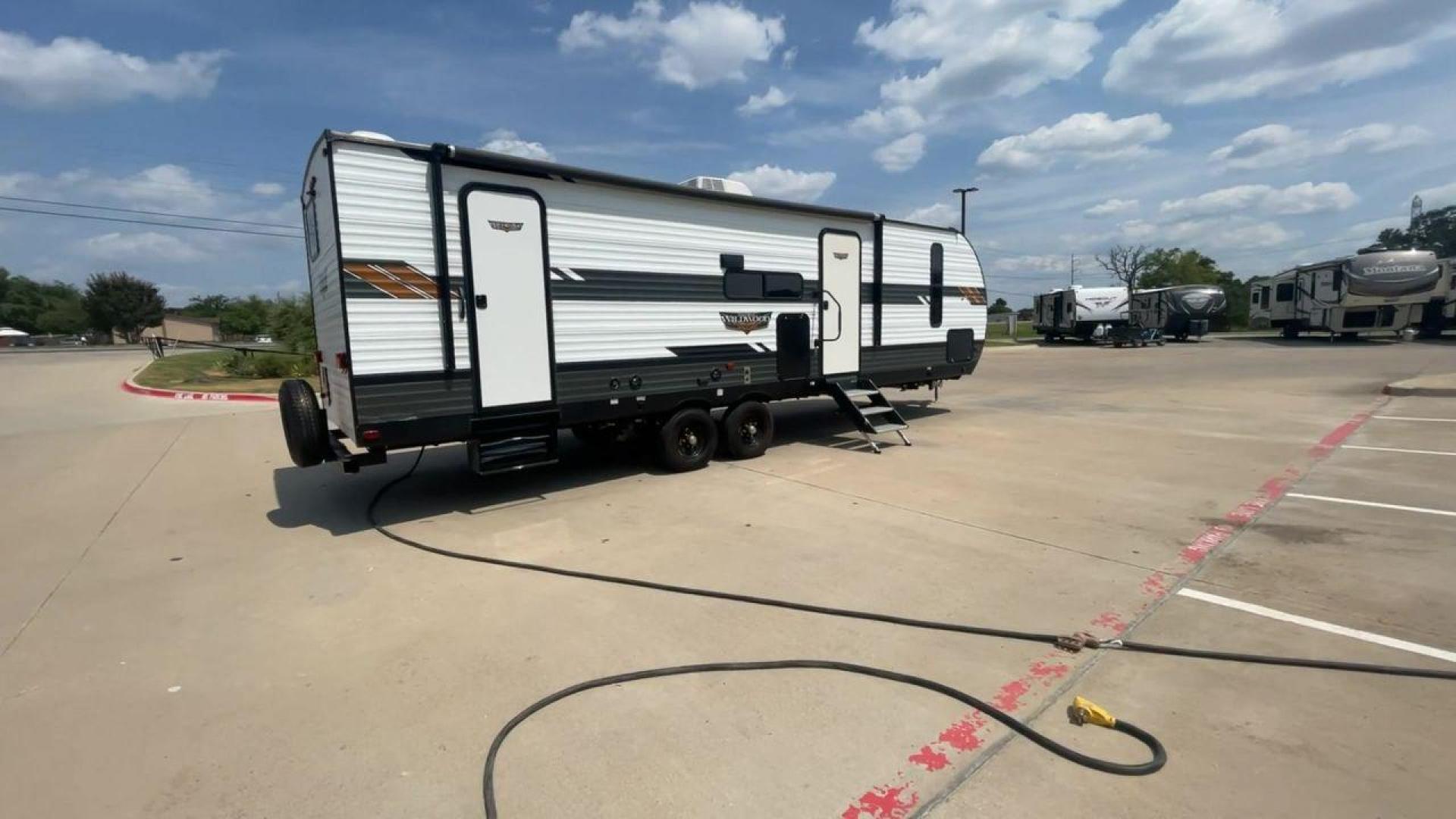 2020 FOREST RIVER WILDWOOD 26DBUD (4X4TWDB22LA) , Length: 33.17 ft. | Dry Weight: 6,988 lbs. | Slides: 1 transmission, located at 4319 N Main St, Cleburne, TX, 76033, (817) 678-5133, 32.385960, -97.391212 - Photo#1