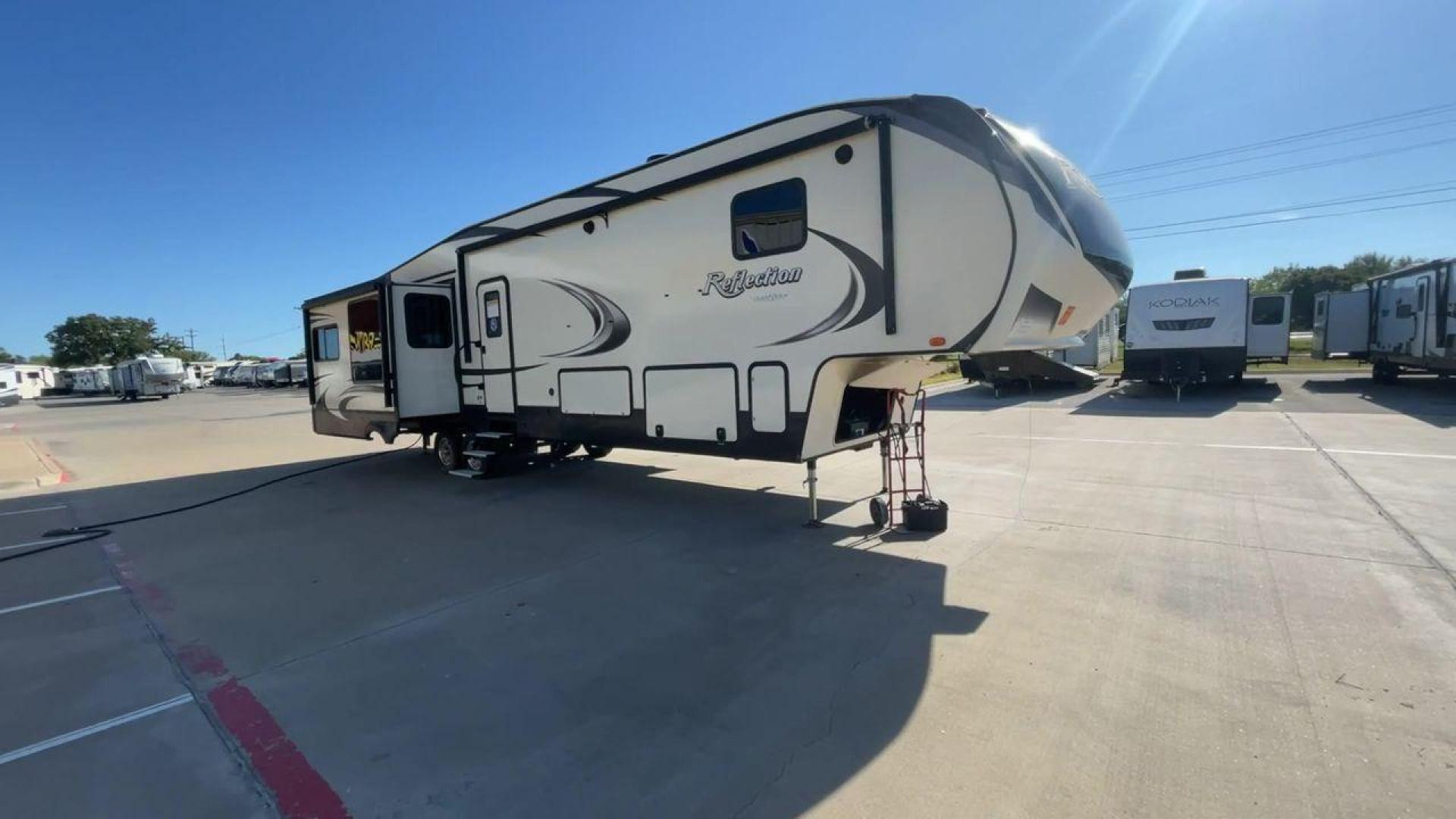 2020 GRAND DESIGN REFLECTION 367BHS (573FR4220L3) , Length: 41 ft. | Dry Weight: 12,474 lbs. | Gross Weight: 14,495 lbs. | Slides: 4 transmission, located at 4319 N Main St, Cleburne, TX, 76033, (817) 678-5133, 32.385960, -97.391212 - Photo#3