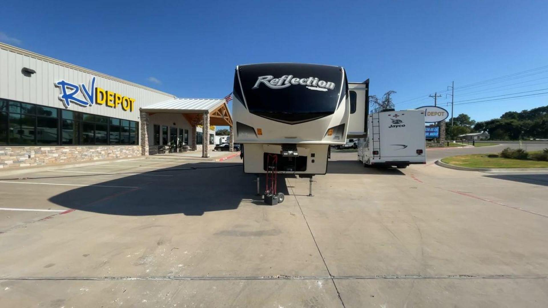 2020 GRAND DESIGN REFLECTION 367BHS (573FR4220L3) , Length: 41 ft. | Dry Weight: 12,474 lbs. | Gross Weight: 14,495 lbs. | Slides: 4 transmission, located at 4319 N Main St, Cleburne, TX, 76033, (817) 678-5133, 32.385960, -97.391212 - Photo#4