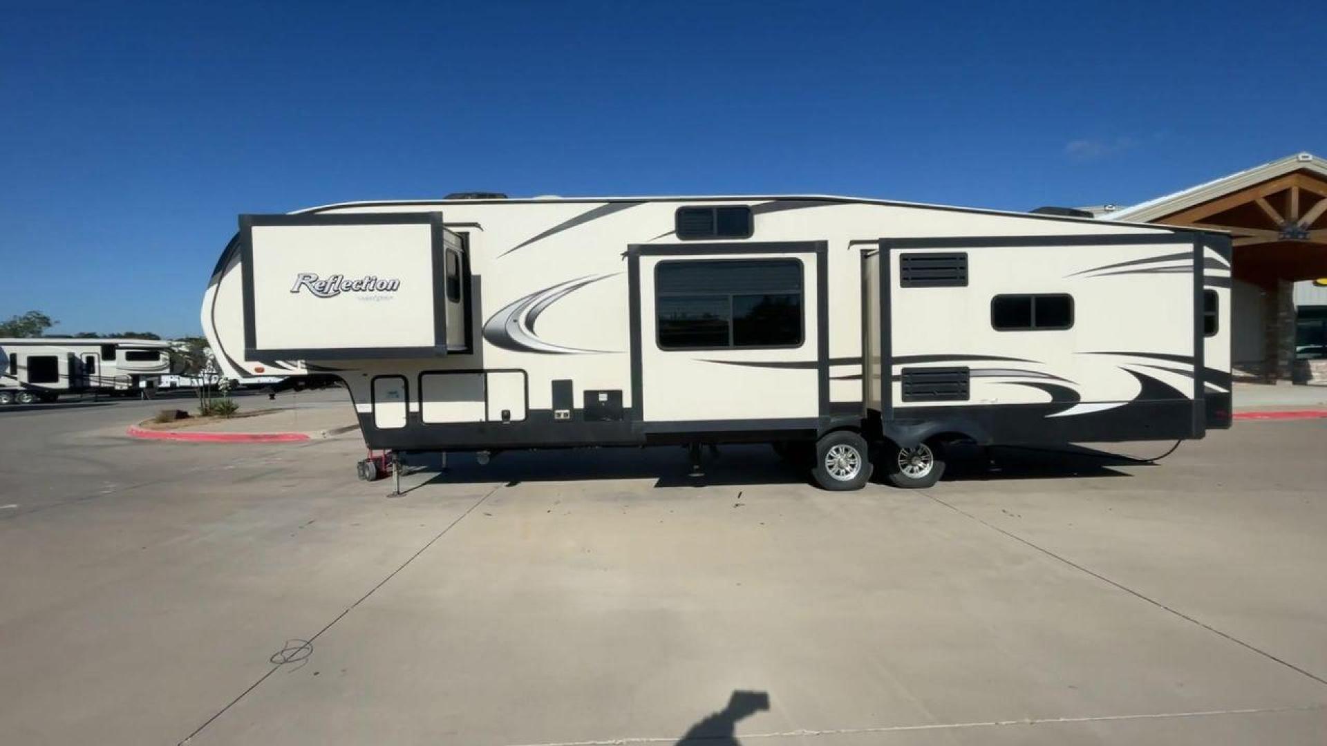 2020 GRAND DESIGN REFLECTION 367BHS (573FR4220L3) , Length: 41 ft. | Dry Weight: 12,474 lbs. | Gross Weight: 14,495 lbs. | Slides: 4 transmission, located at 4319 N Main St, Cleburne, TX, 76033, (817) 678-5133, 32.385960, -97.391212 - Photo#6