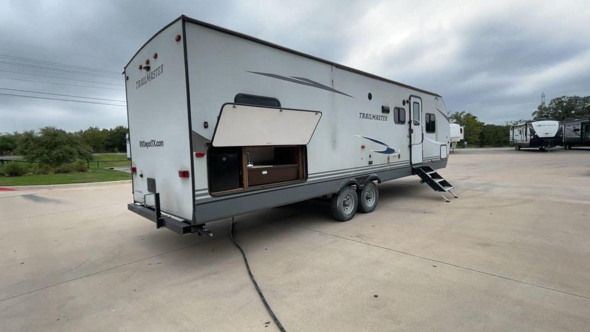 2020 WHITE GULFSTREAM TRAILMASTER 301TB (1NL1G3425L1) , Length: 34.08 ft. | Dry Weight: 6,845 lbs. | Slides: 1 transmission, located at 4319 N Main St, Cleburne, TX, 76033, (817) 678-5133, 32.385960, -97.391212 - This 2020 Gulf Stream Trailmaster 301TB travel trailer measures 34.01 feet. There are two axles with steel wheels and electric drum brakes. Its dry weight is 6,845 lbs, its payload is 2,840 lbs, and its hitch is 885 lbs. The aluminum walls are painted gray with white and dark gray graphics. The 13,5 - Photo#1