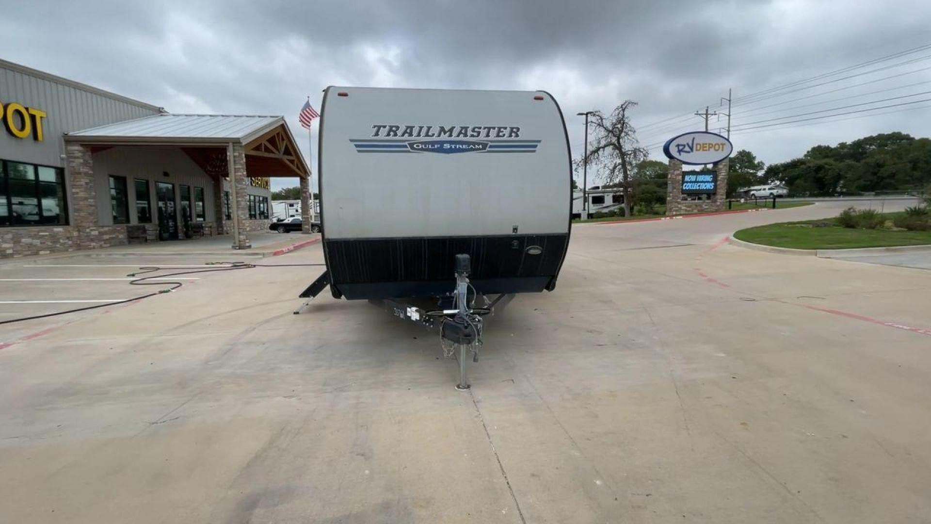 2020 WHITE GULFSTREAM TRAILMASTER 301TB (1NL1G3425L1) , Length: 34.08 ft. | Dry Weight: 6,845 lbs. | Slides: 1 transmission, located at 4319 N Main St, Cleburne, TX, 76033, (817) 678-5133, 32.385960, -97.391212 - This 2020 Gulf Stream Trailmaster 301TB travel trailer measures 34.01 feet. There are two axles with steel wheels and electric drum brakes. Its dry weight is 6,845 lbs, its payload is 2,840 lbs, and its hitch is 885 lbs. The aluminum walls are painted gray with white and dark gray graphics. The 13,5 - Photo#4